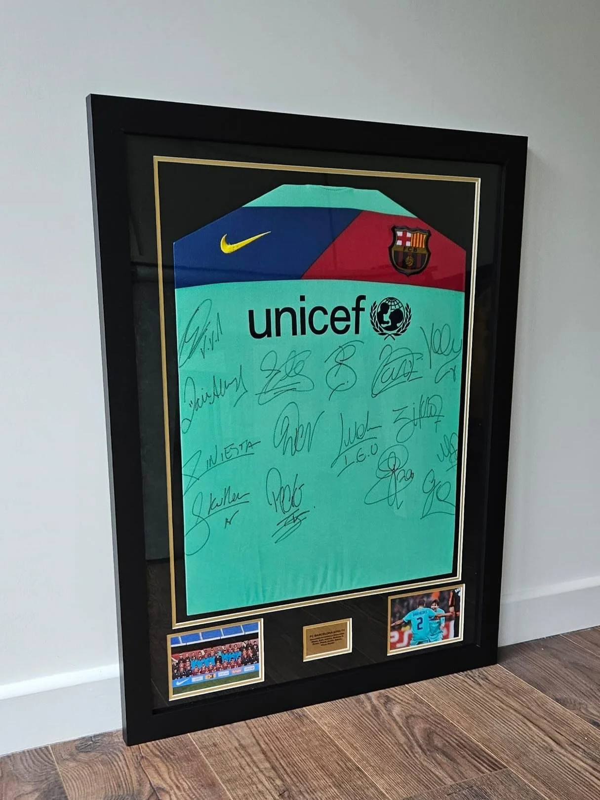 📆 Slots now open for week commencing 8th September
🖼️ For £125 this includes:
Two photos + personalised plaque in a premium handmade UK frame.
Available in black with gold or silver trim – frames for adult, kids & infant shirts.
C