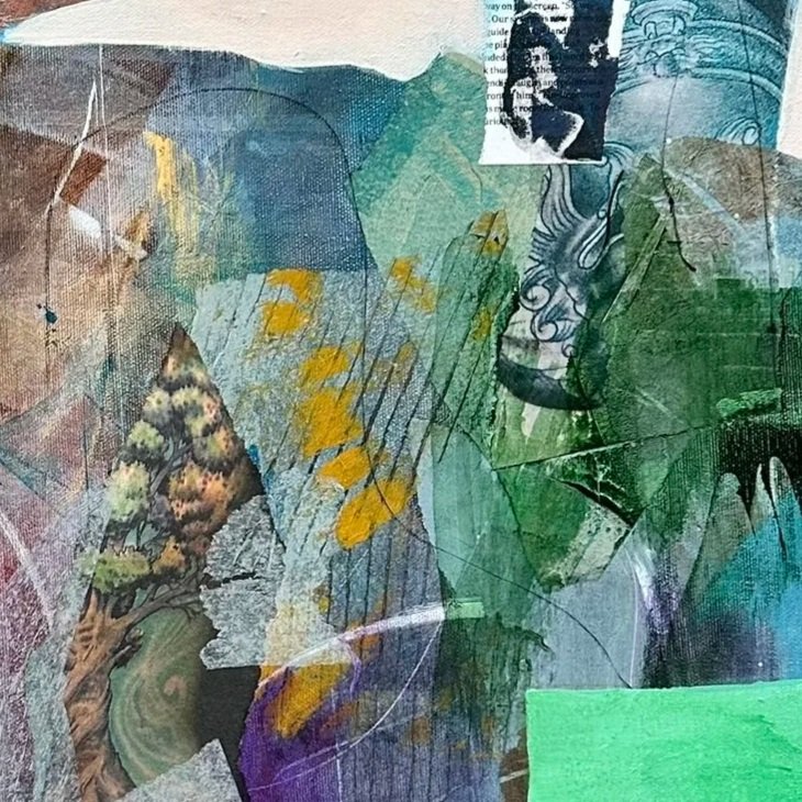 Udsnit af Abstrakt maleri og collage med grønne, turkise, lyserøde og brune farver.