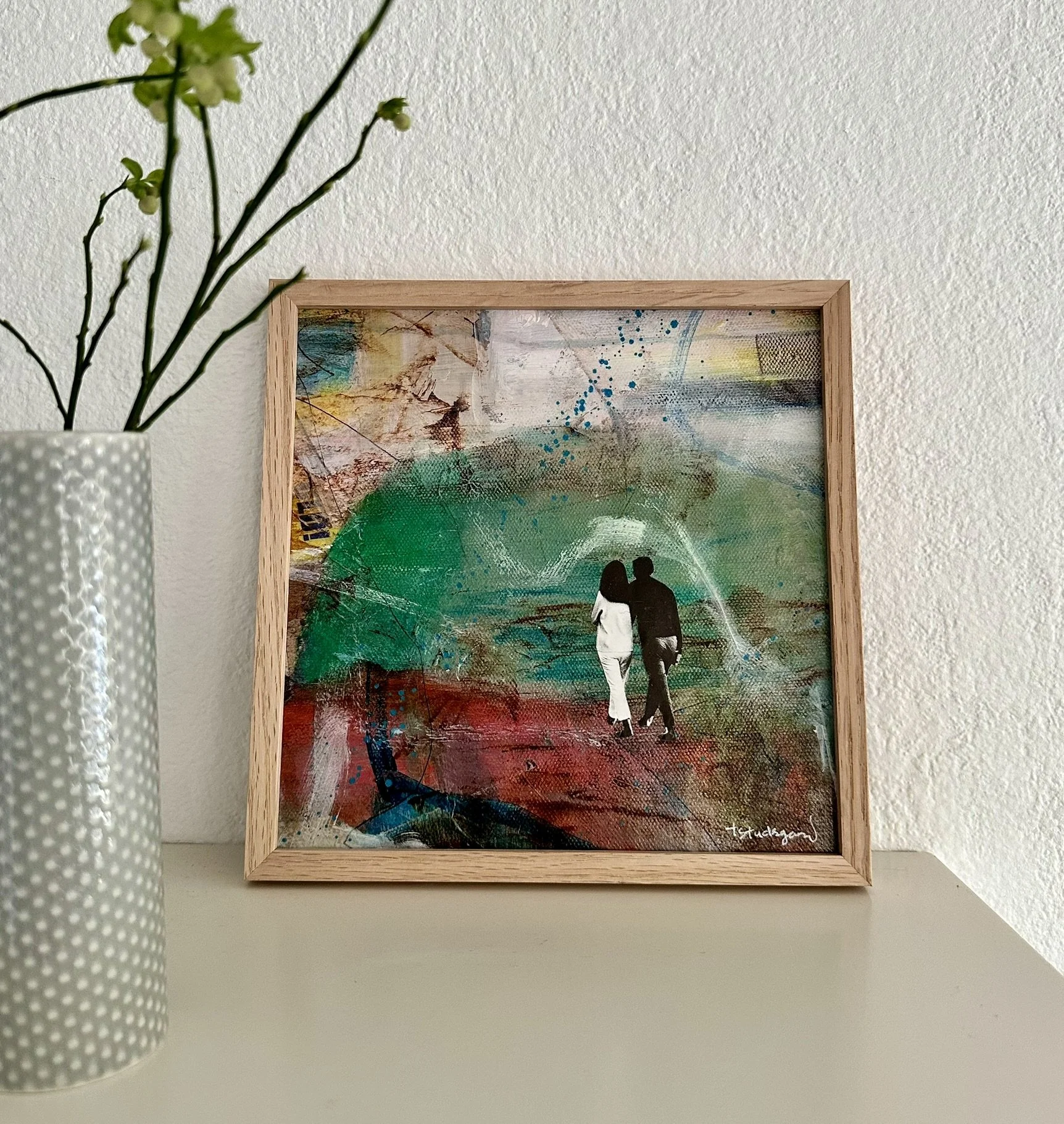 Collage i egetræsramme ramme, kvinde og mand med abstrakt baggrund