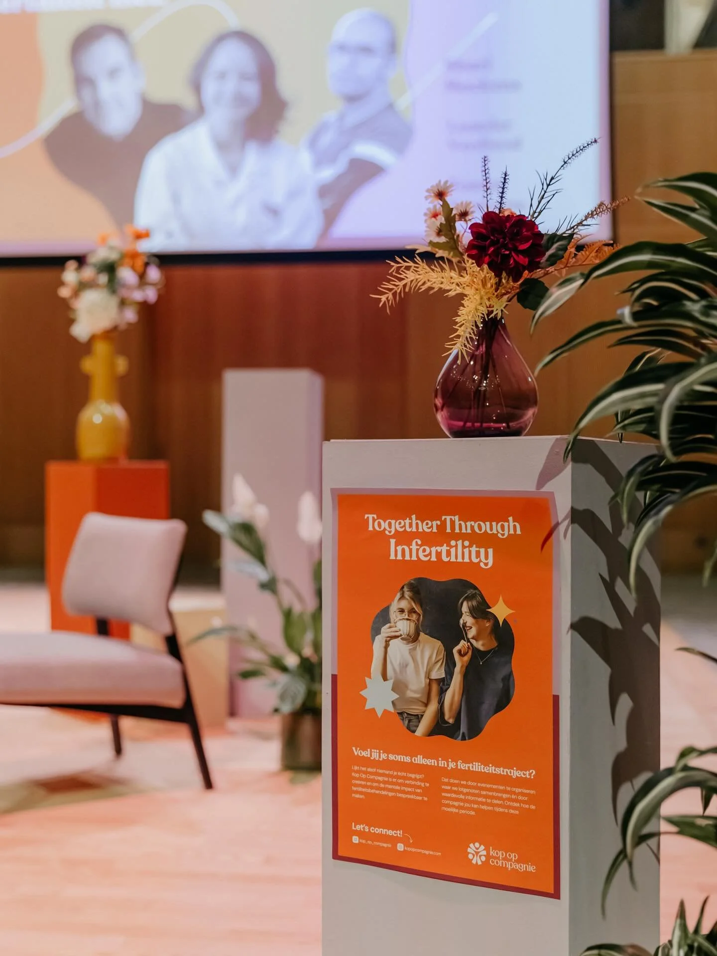 Dit was ‘m: onze allereerste #FertilityFocus. 
Een zaal gevuld met 90 mensen. Uitverkocht 🤯.
We zijn er eerlijk gezegd nog altijd niet goed van! Maar we voelen vooral enorm veel dankbaarheid. 
Het was een avond waarin we echt geprobeerd hebb