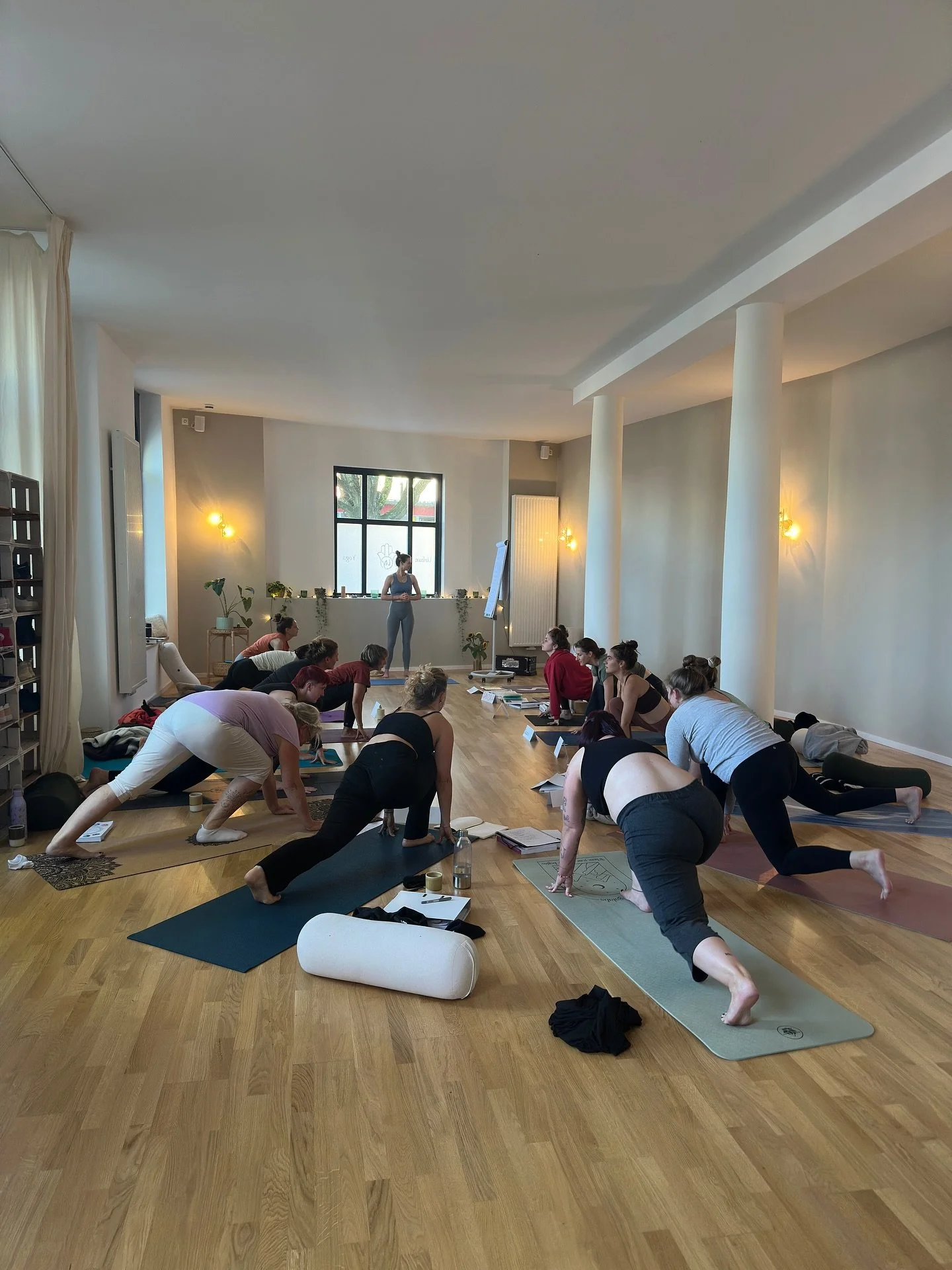 Was vor uns liegt und was hinter uns liegt, ist nichts im Vergleich zu dem, was in uns liegt.&ldquo; (Ralph Waldo Emerson)

Wenn ein neues Teacher Training startet, liegt f&uuml;r mich jedes Mal eine besondere Magie in der Luft. 
Neue Gesichter, neue