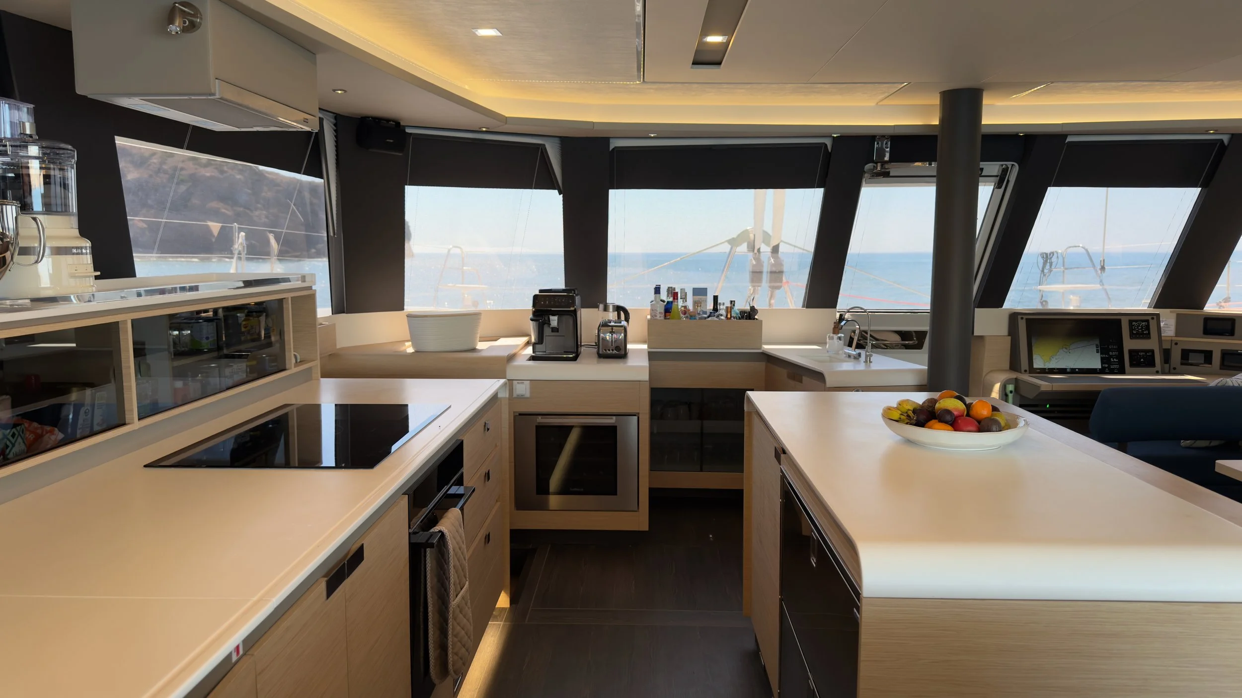 Saloon, Galley, Bar, Nav Station