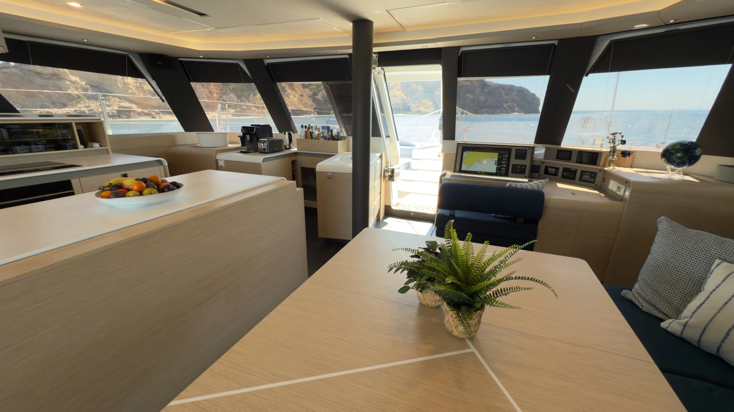 Saloon, Galley, Bar, Nav Station