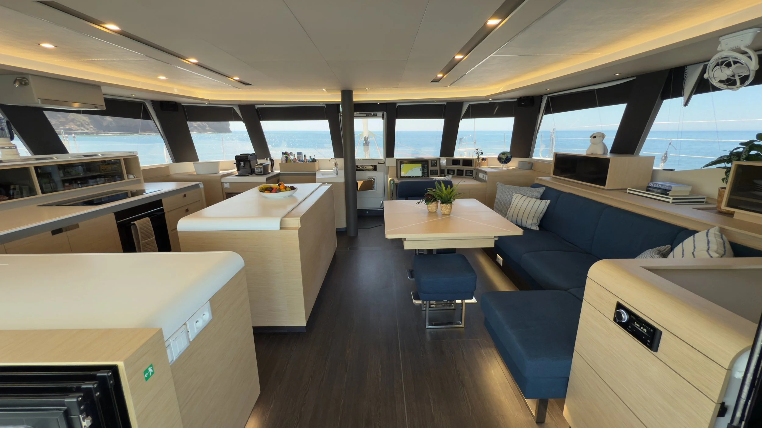 Saloon, Galley, Bar, Nav Station