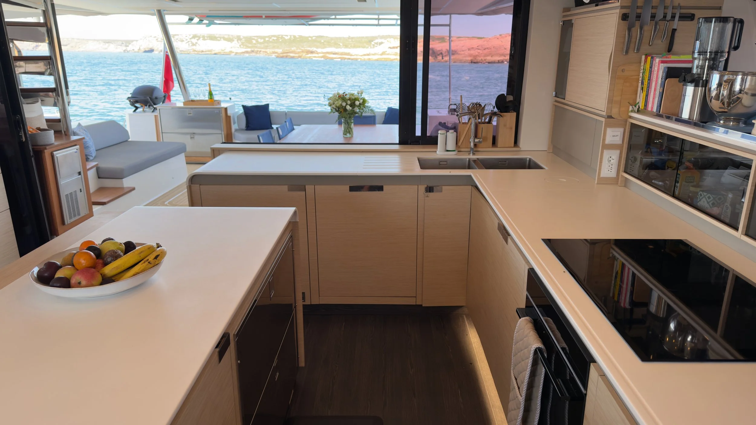Saloon, Galley, Bar, Nav Station