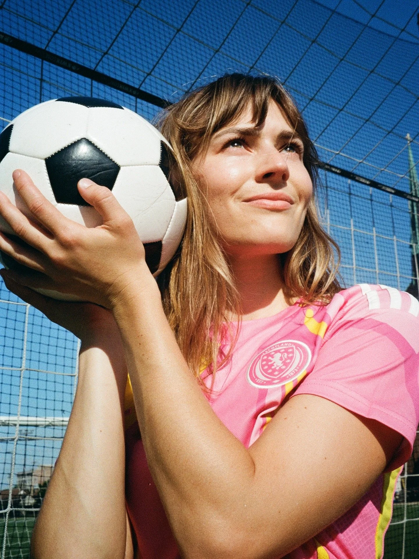What&rsquo;s that, soccer ball??? You think @jasonsudeikis should write me into #TedLasso ?? 

(I&rsquo;m losing it) 

📸 @pure_kahrin (on Kodak gold) 

#nwsl #actorlifestyle #soccerplayer #appletv