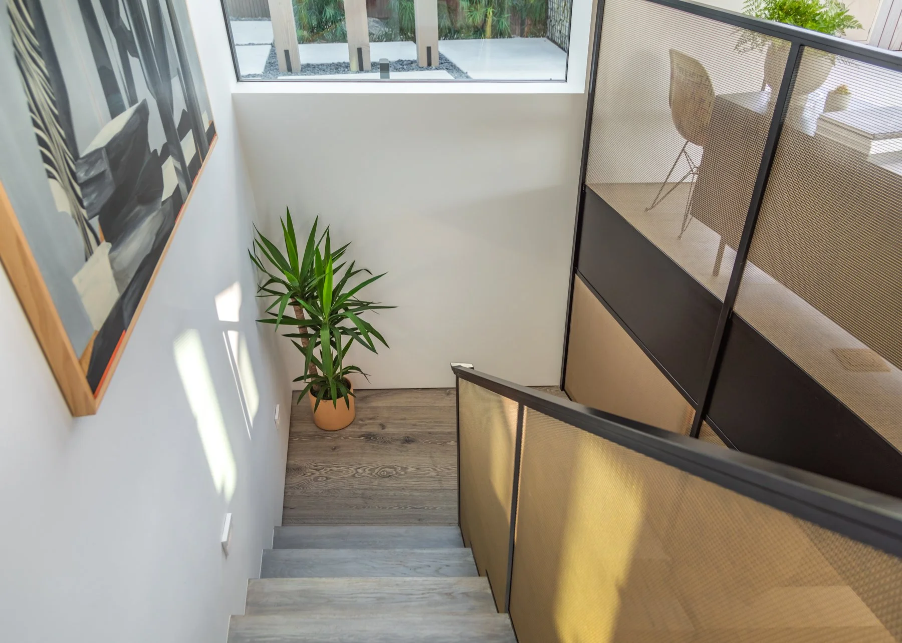 Encinitas-Hygeia-Ultra-Modern-Custom-Handrail.jpg