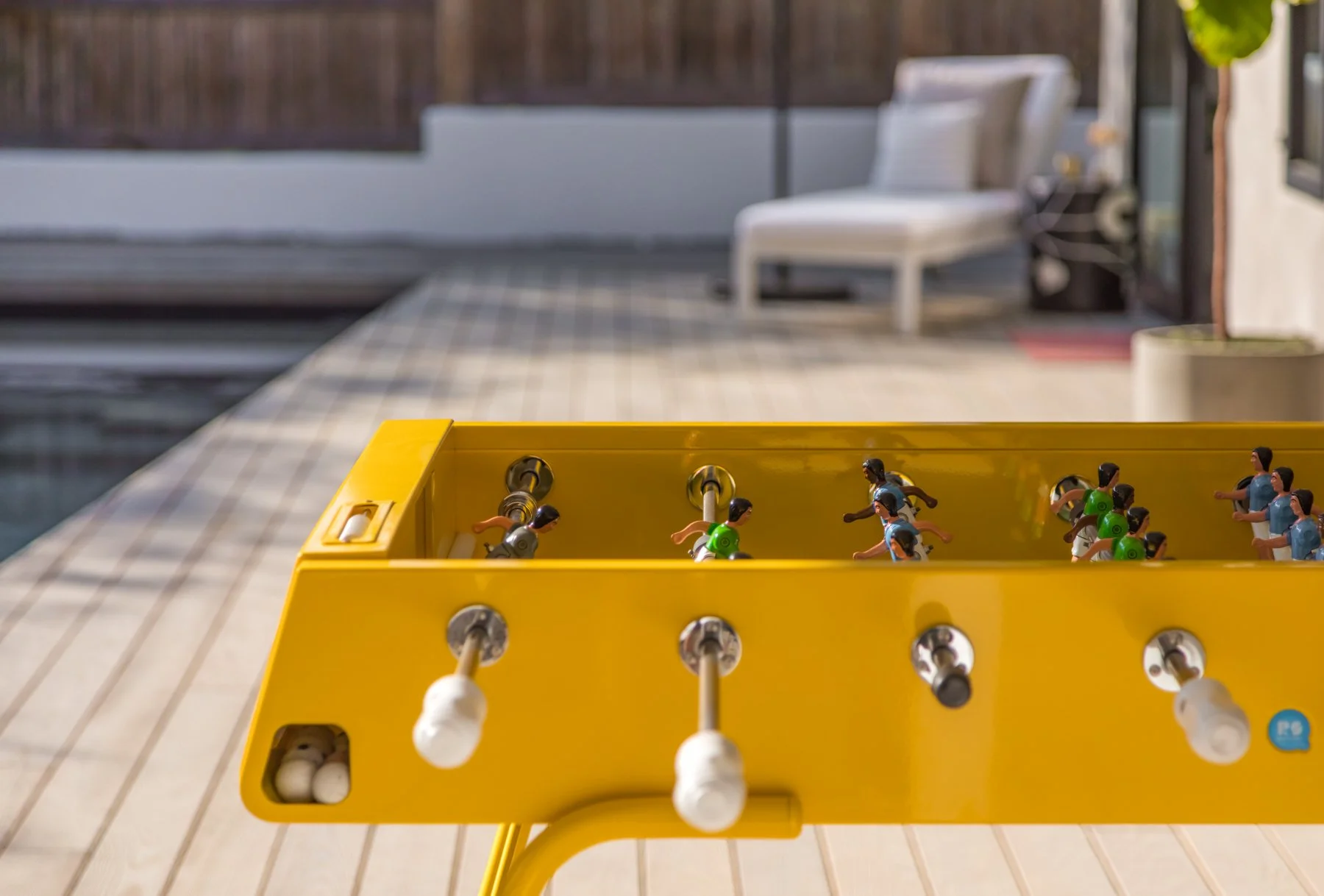 Encinitas-Hygeia-Ultra-Modern-Fussball-Table.jpg