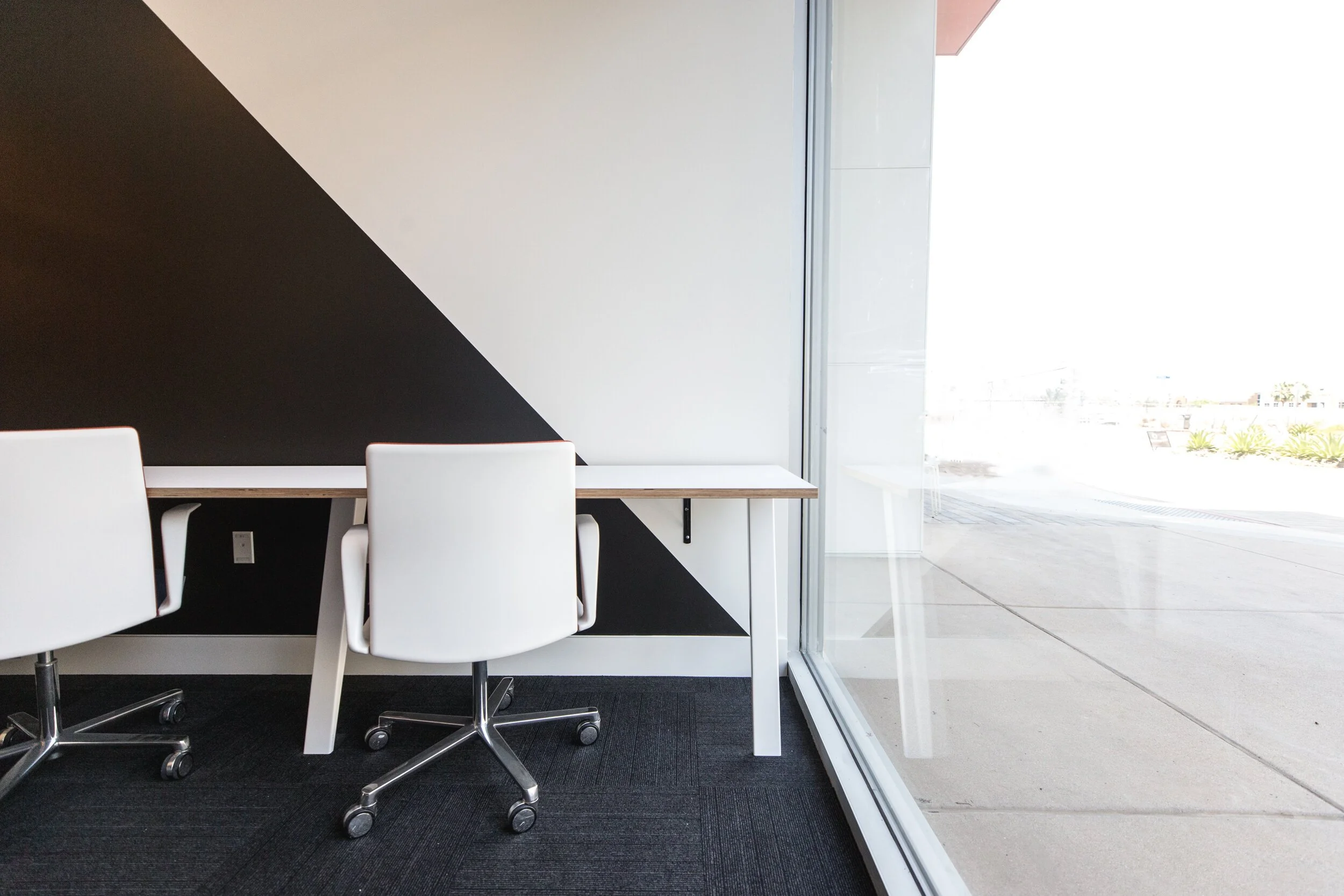 San Marcos-Coworking-Office-Desk-Black-White-Wall.jpg