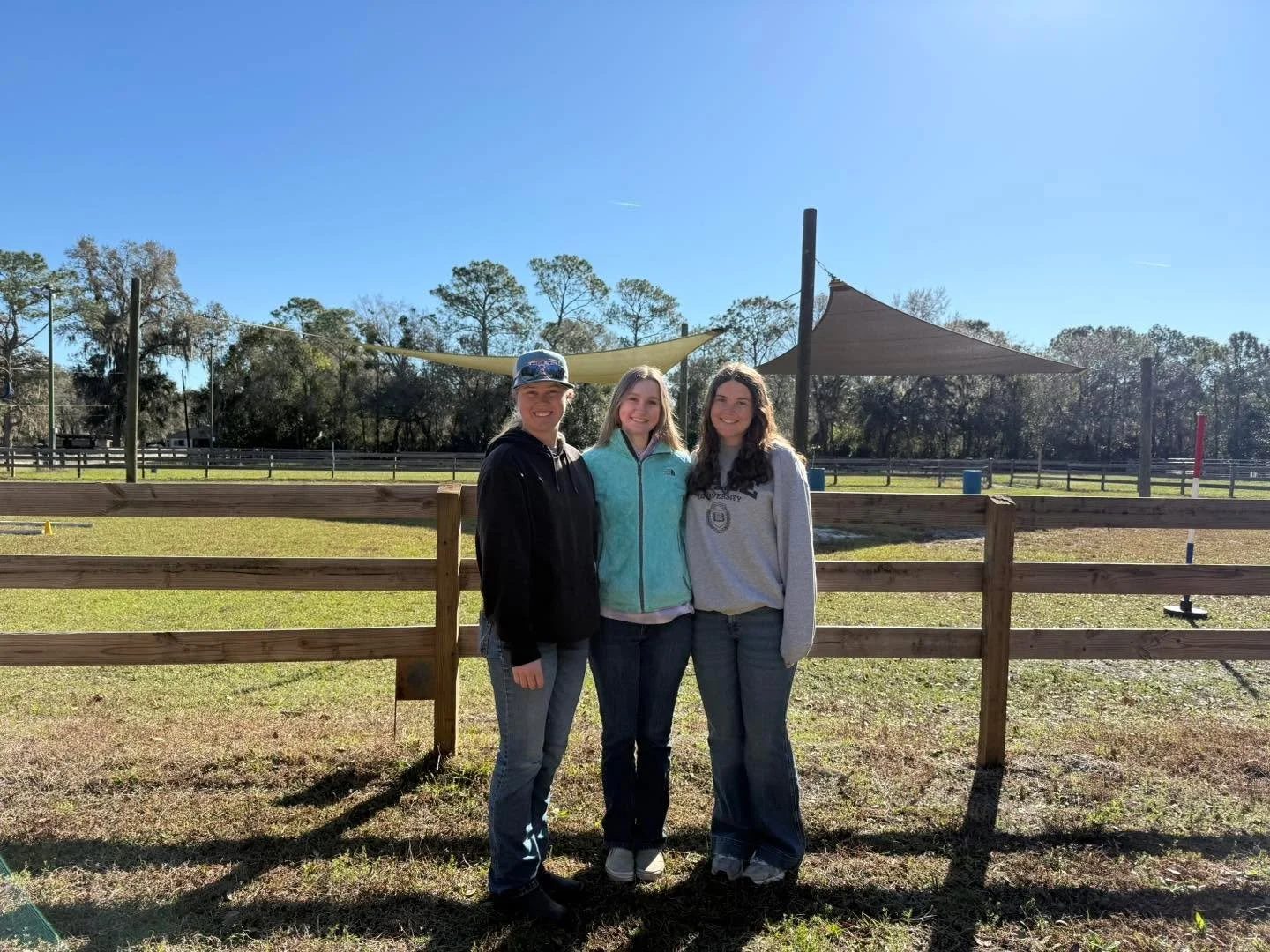 UCF Equestrian Team at it again! Thanks for the volunteer work this morning! 🤩🙏 #GoKnights