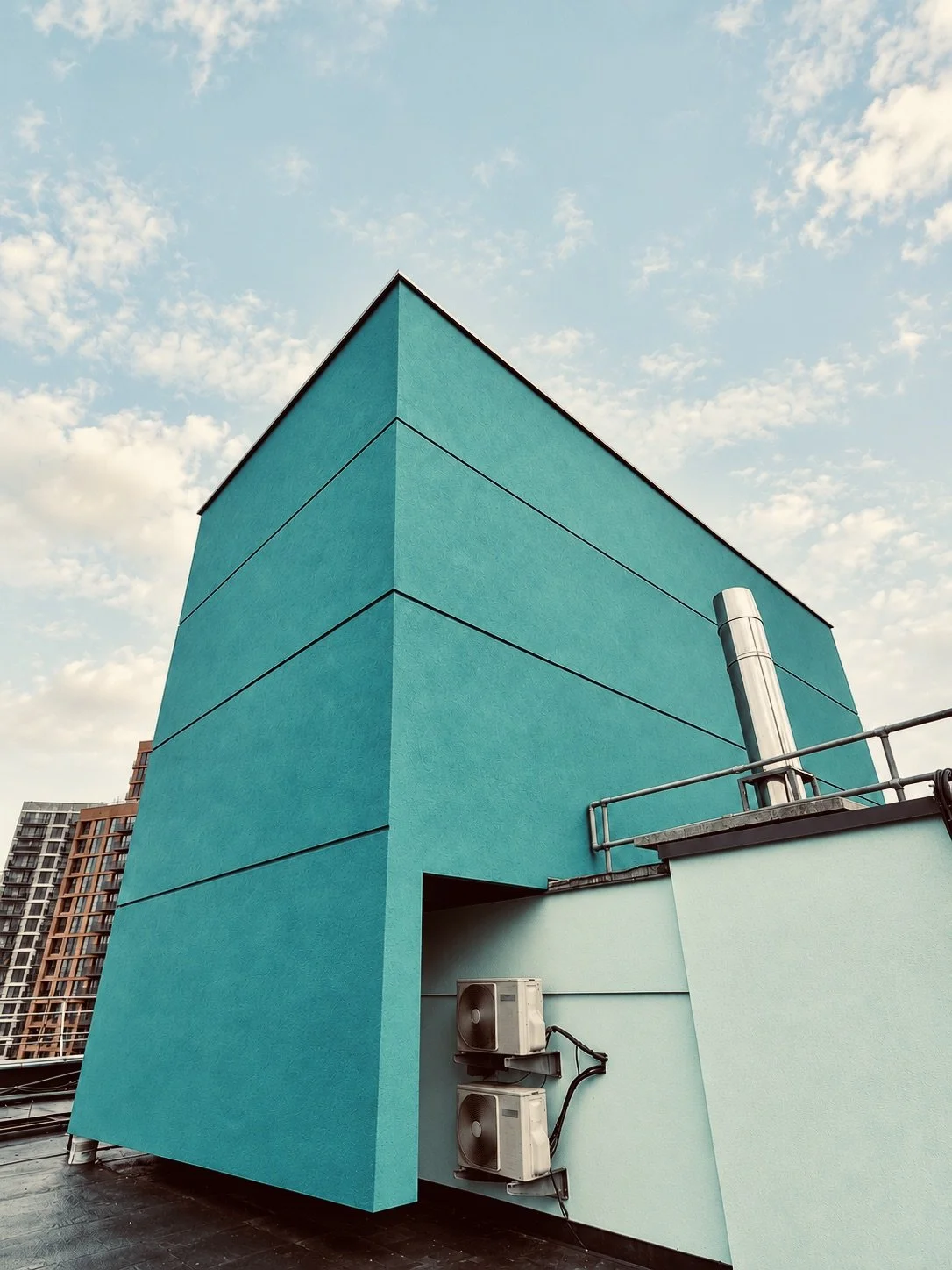 Suspended teal tower with seamless corner.jpeg