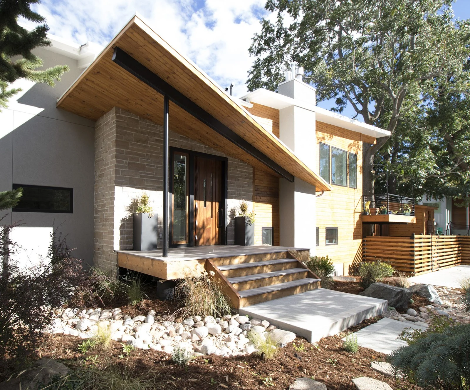 PHOTOTROPIC-front of house.jpg