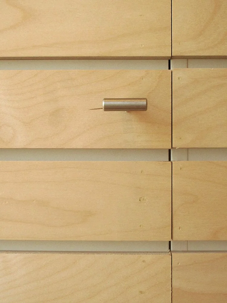I designed a minimal closet door handle to keep the uninterrupted flow of slas