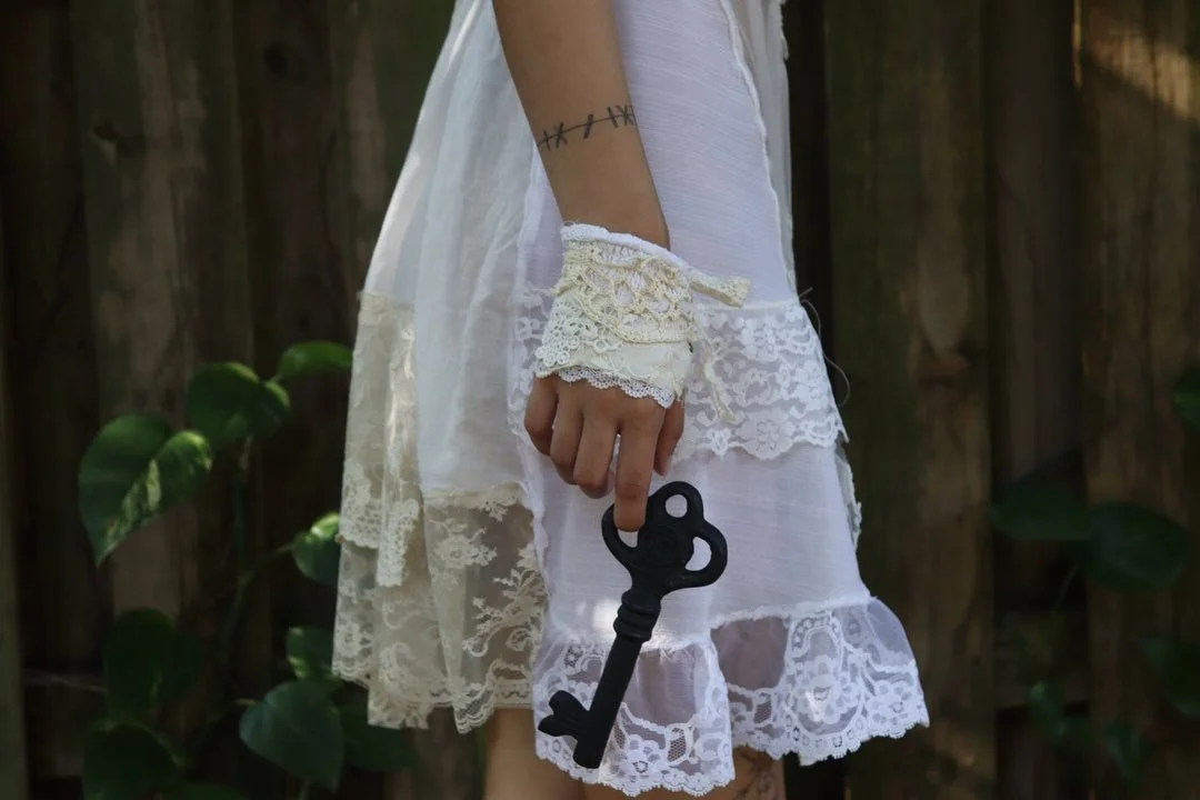 The garden bunny wrist cuff🐇
