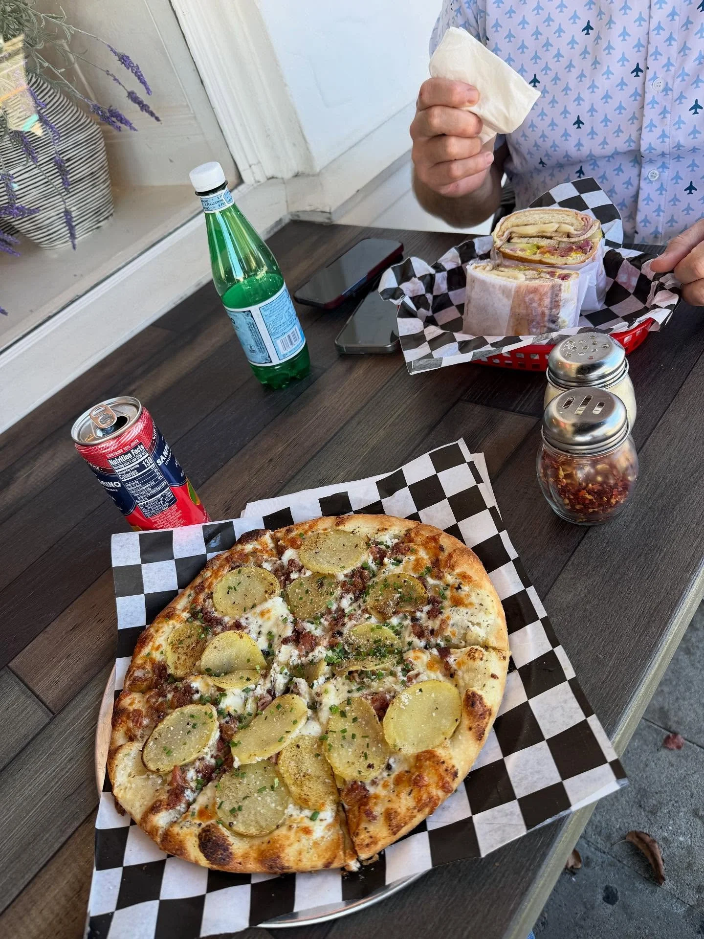 🍷 Napa days are best spent like this! A tasting at the stunning Pine Ridge Vineyards, wood-fired pizza with a view at Palisades Eatery, and ending the day exploring the fairytale castle of Castello di Amorosa 🏰✨

Whether you love fine wine, scenic 