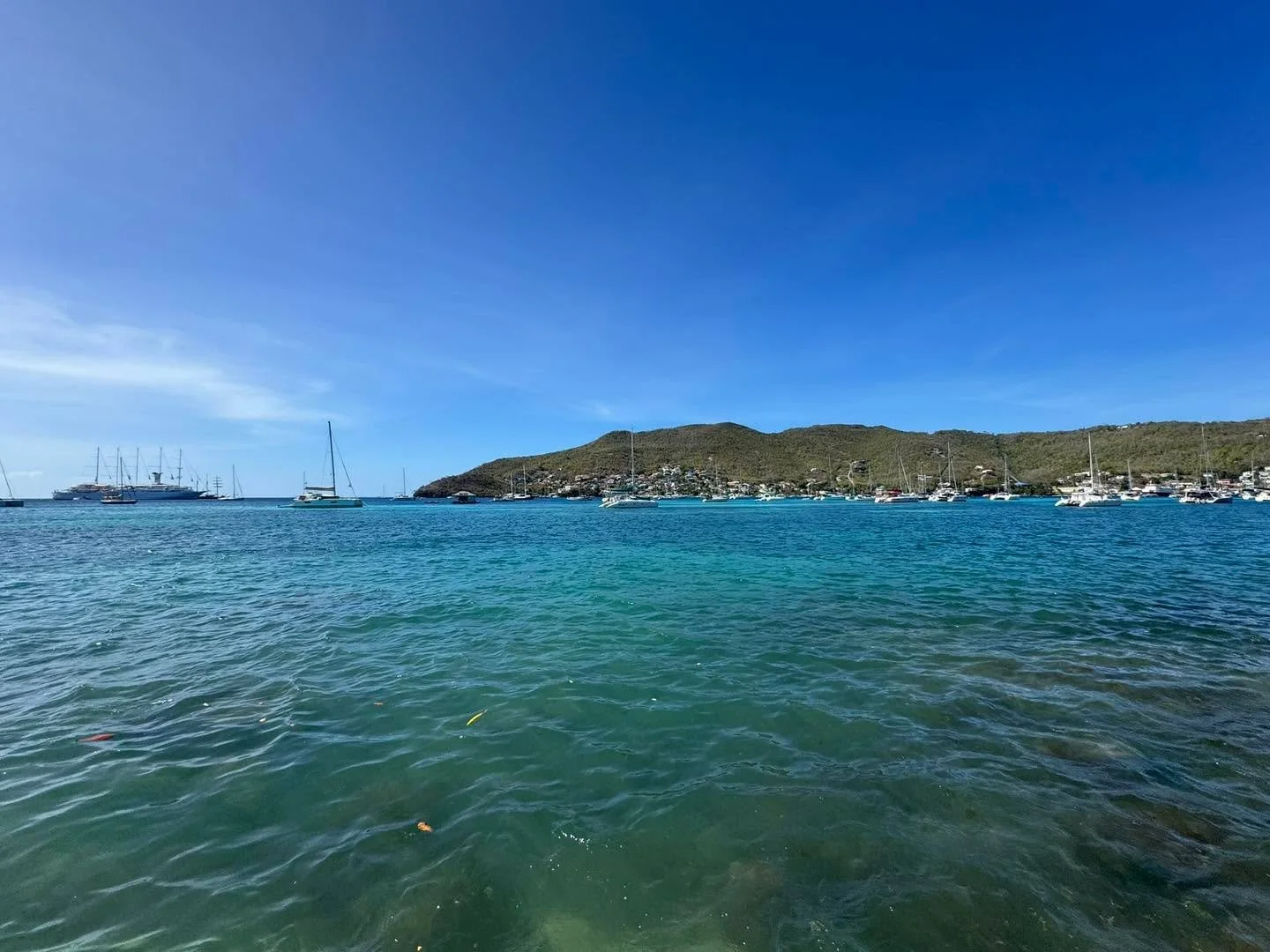 Some beach days just hit different&hellip; and our day in Bequia was one of them. 🌴☀️

We spent the day at Princess Margaret Beach, where the water is that unreal shade of Caribbean blue and the sand feels like powder under your feet. It&rsquo;s the