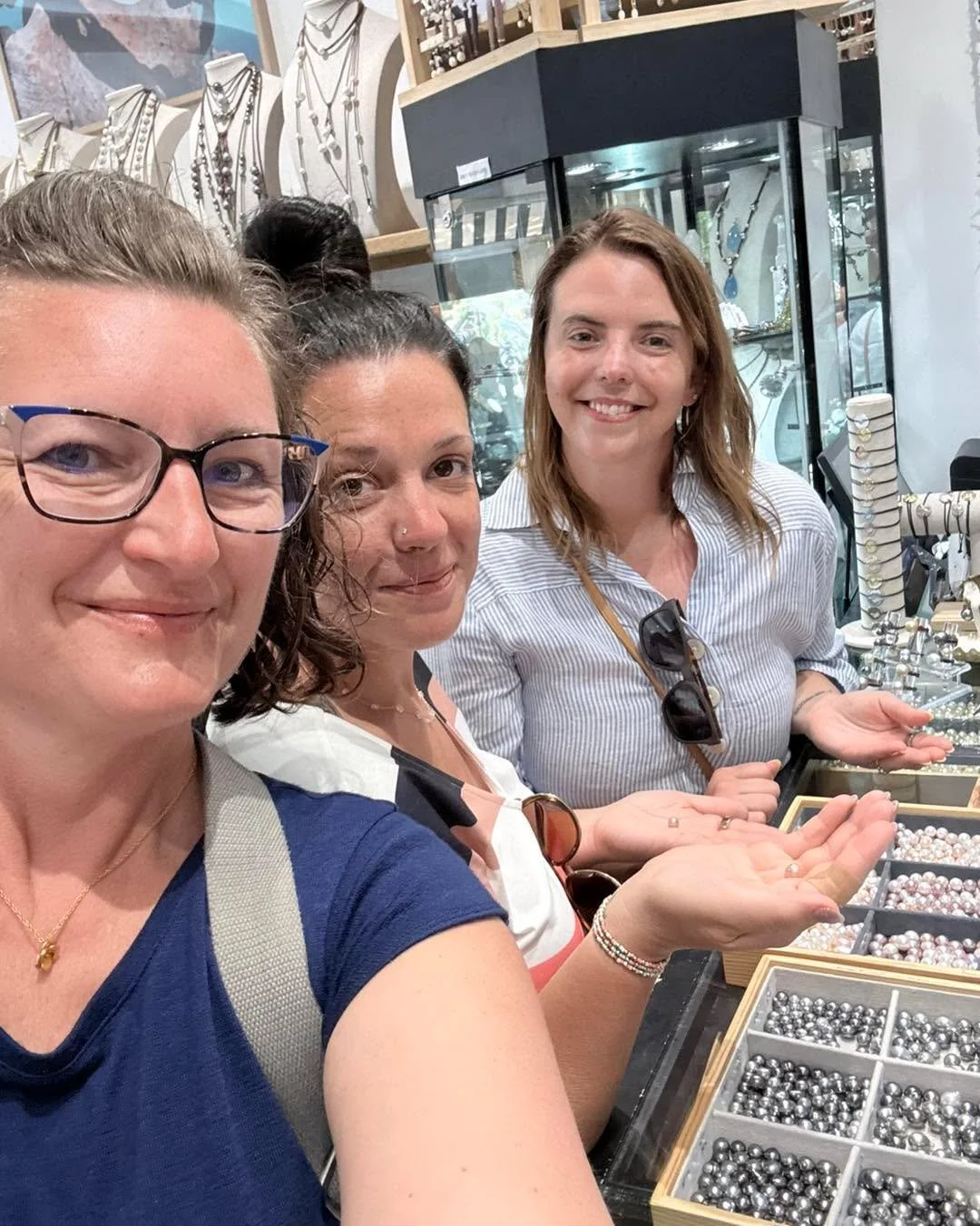 St. Barth kind of day 🇫🇷✨

Started with a little damage at Kalinas &amp; Ta&iacute;nos (because jewelry shopping here just hits different 💎), then made our way to the airport to watch those iconic low landings ✈️

Took in the unreal view of Eden R