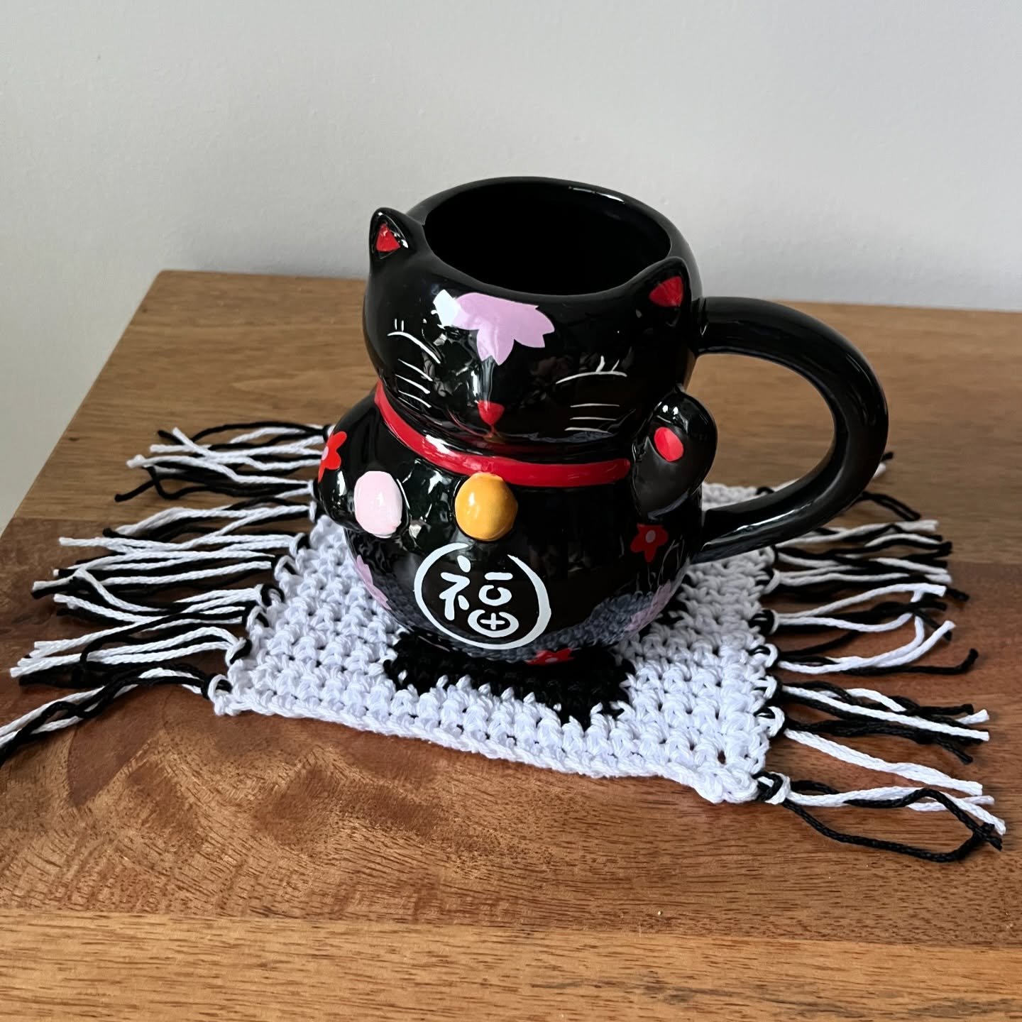 &lsquo;Tis the season for gift-giving! Made a quick paw print mug rug to accompany this cute kitty 😻