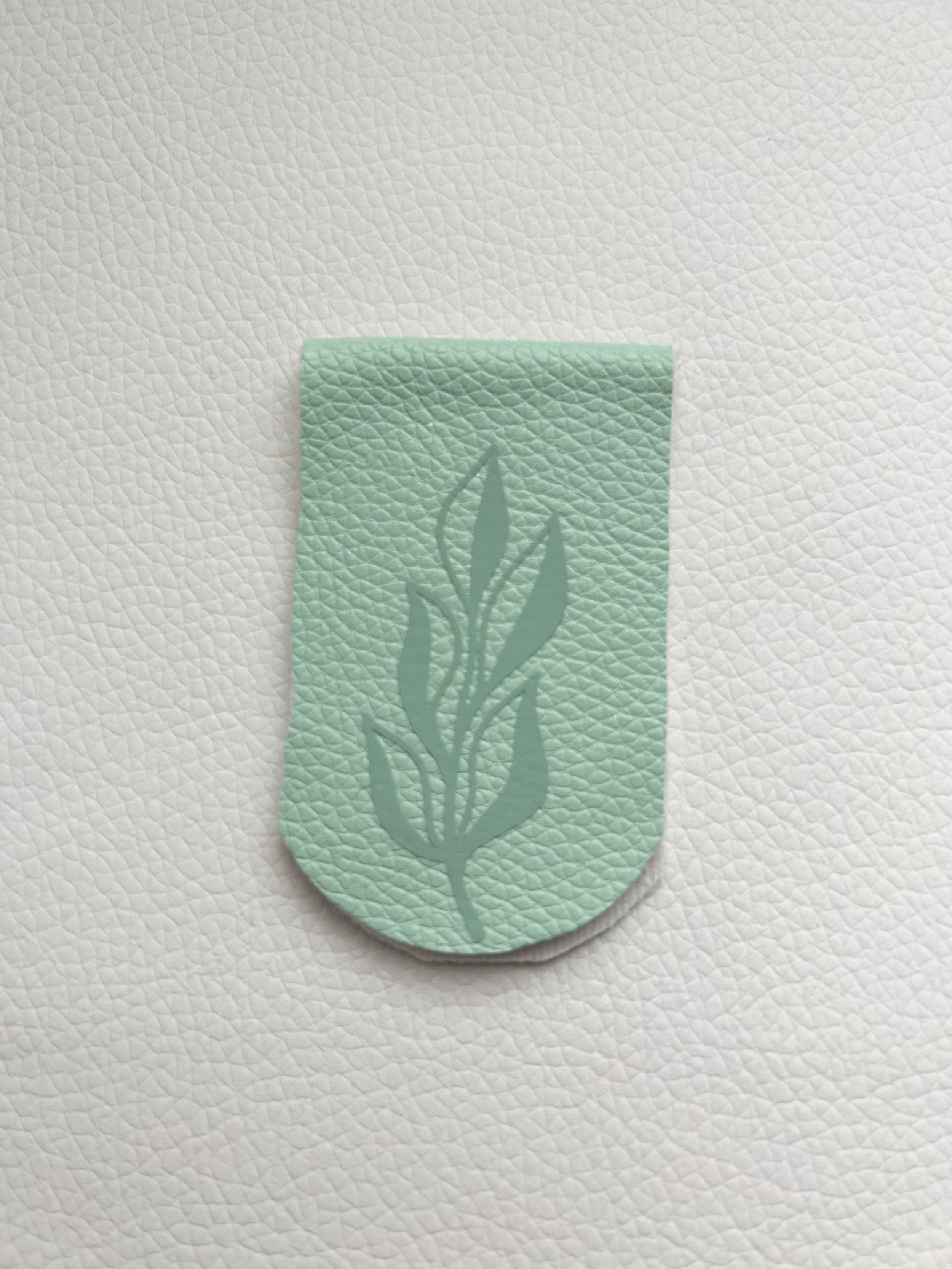 Pastel Green Leaf Cluster