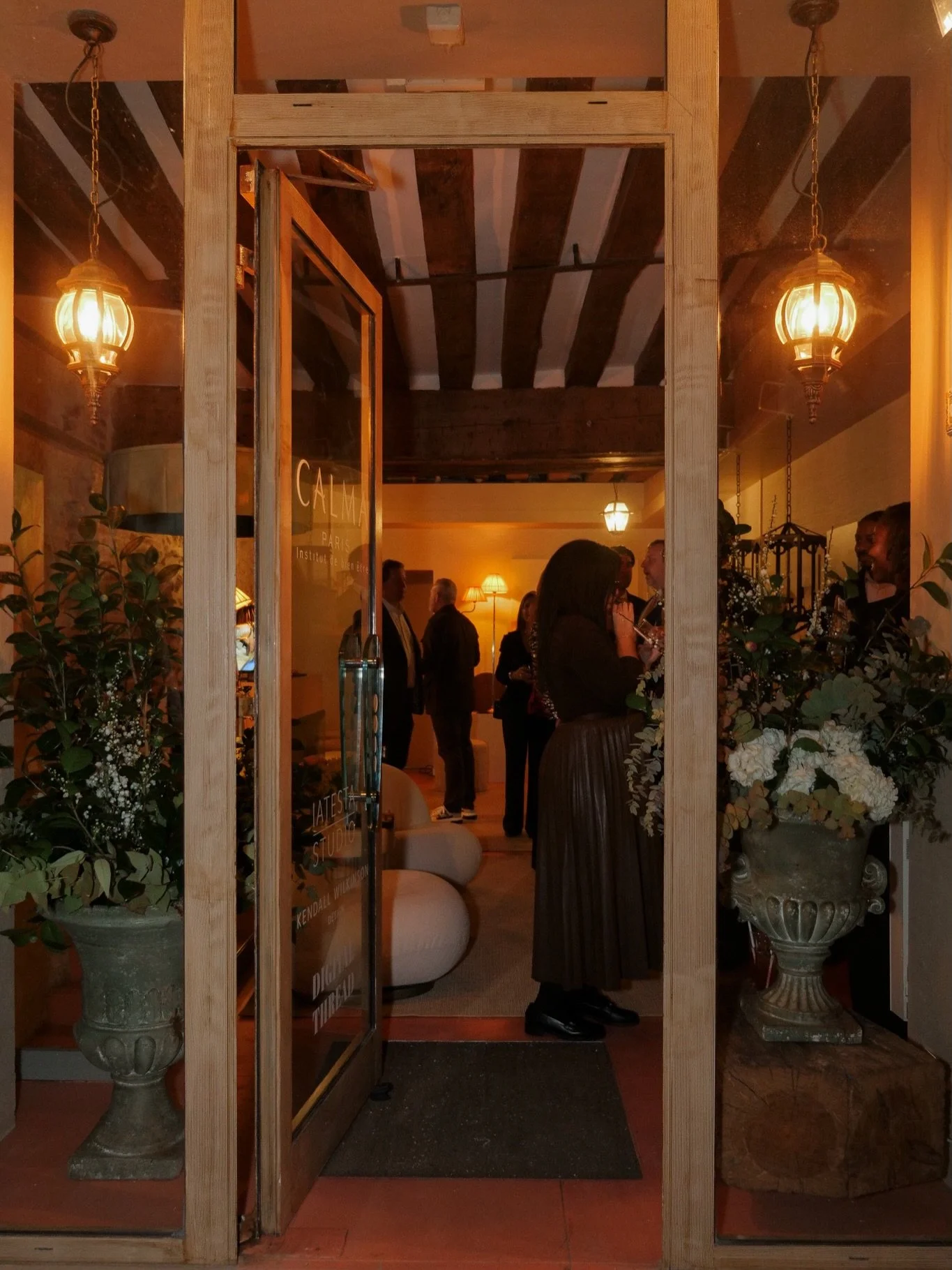 More Moments from our Nocturne of Serenity Soir&eacute;e in @atelierspaparis by @iatestastudio @kendallwilkinsondesign @digitalthreadconsulting

Collection Preview @kendallwilkinsondesign x @iatestastudio
@amirpaintings
Galerie des Lampes
@vitaltech_
