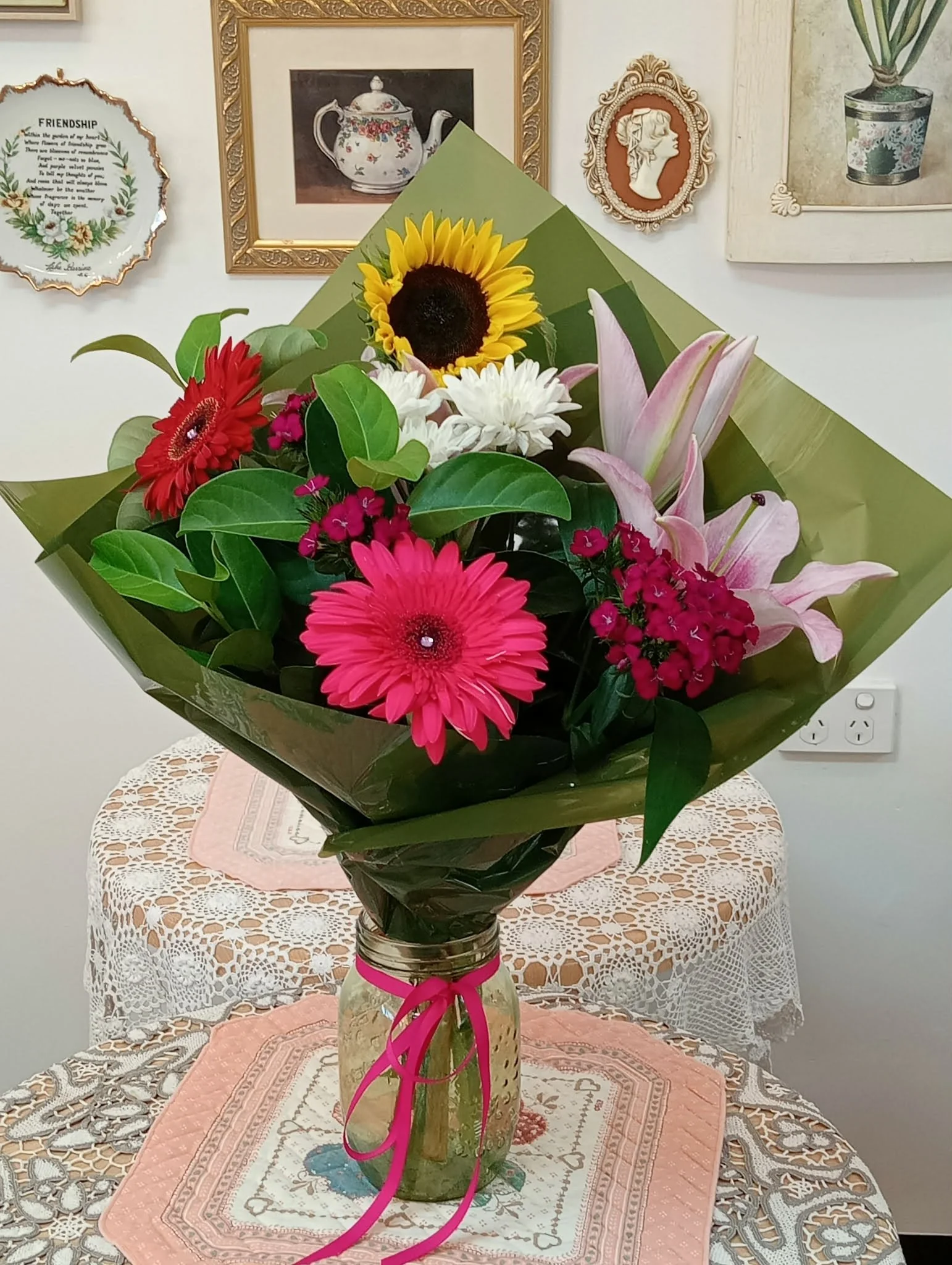 VA-1: MEDIUM GLASS VASE