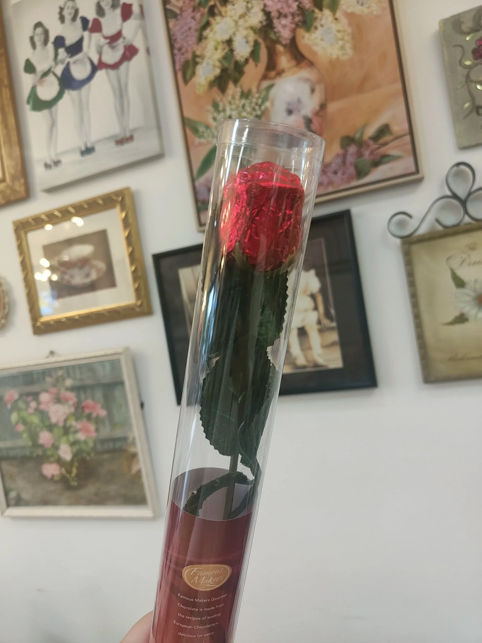 SINGLE ROSE MILK CHOCOLATE