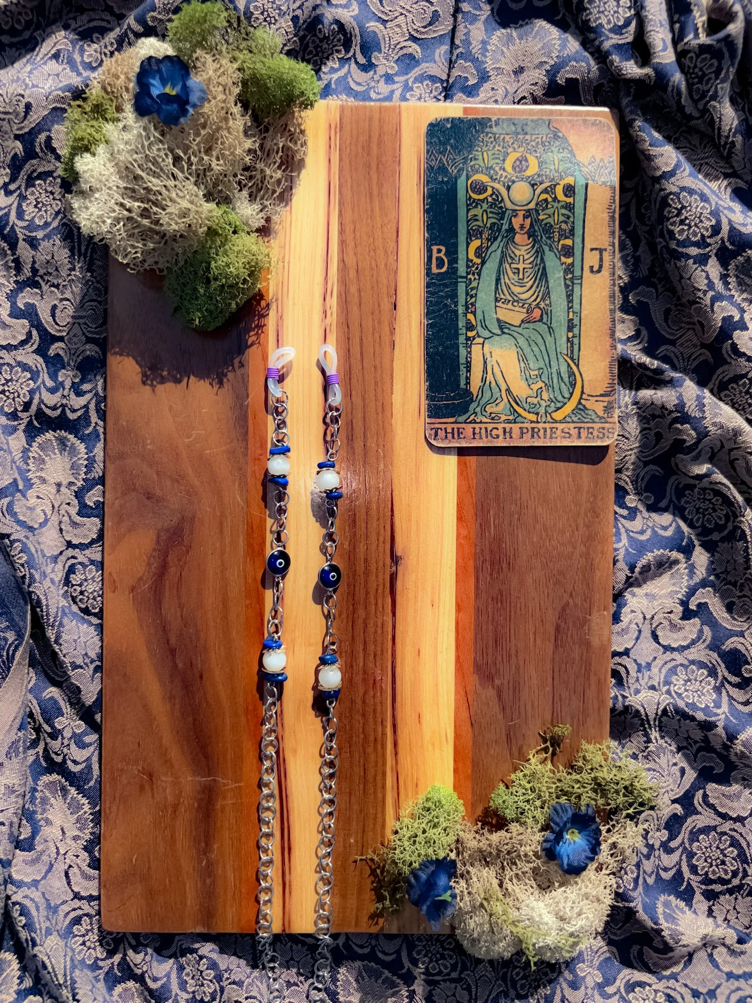 Veil of Insight Glasses Chain