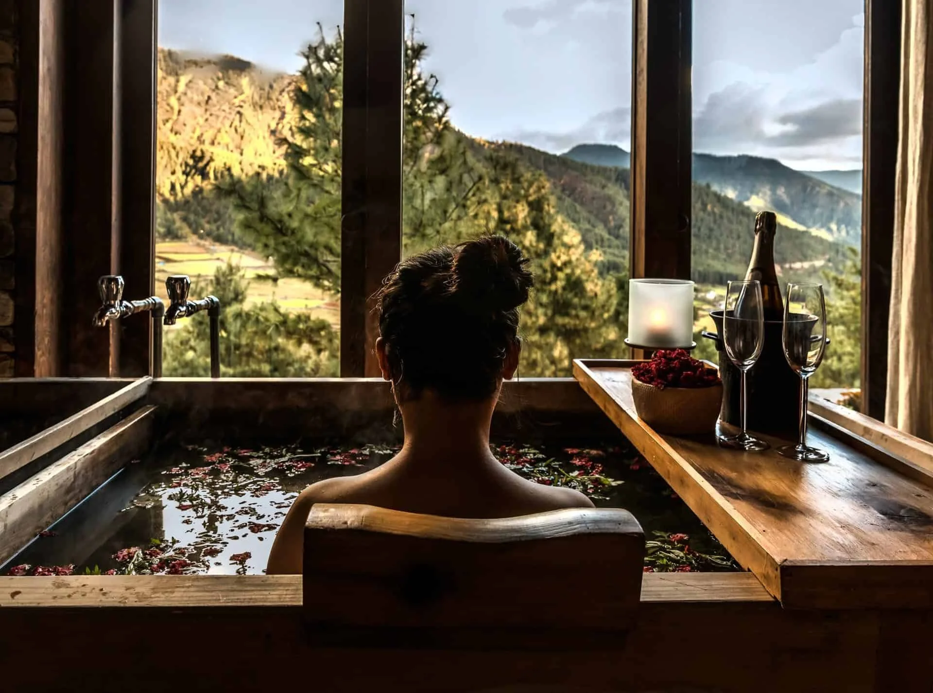 Gangtey-Lodge-Hotstone-Bath-Hero.jpg