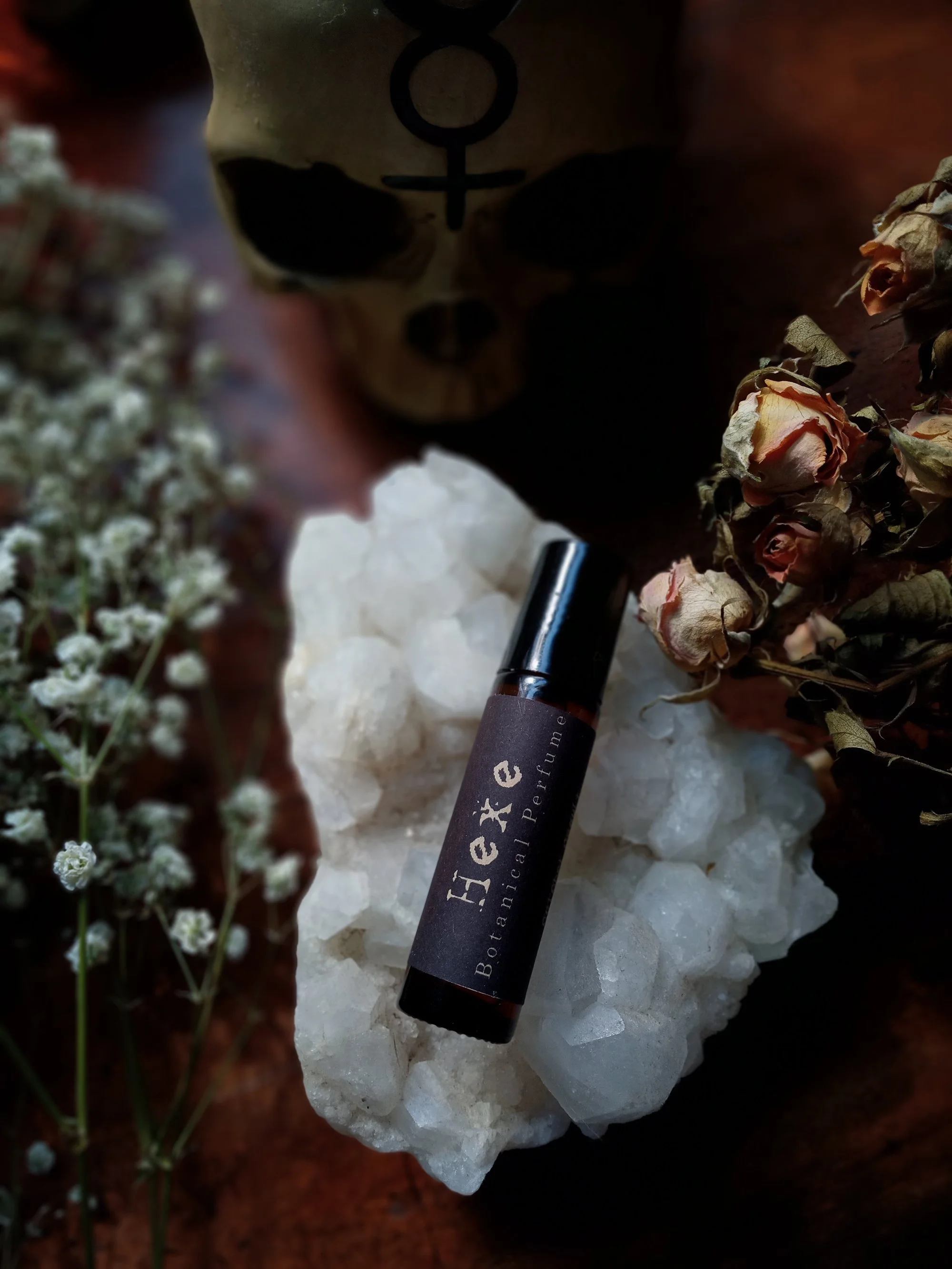 Hexe Natural Perfume with Orris Root, Vetiver, Patchouli, Geranium, Pink Peppercorn, Mandarin. Vegan. Botanical Fragrance.