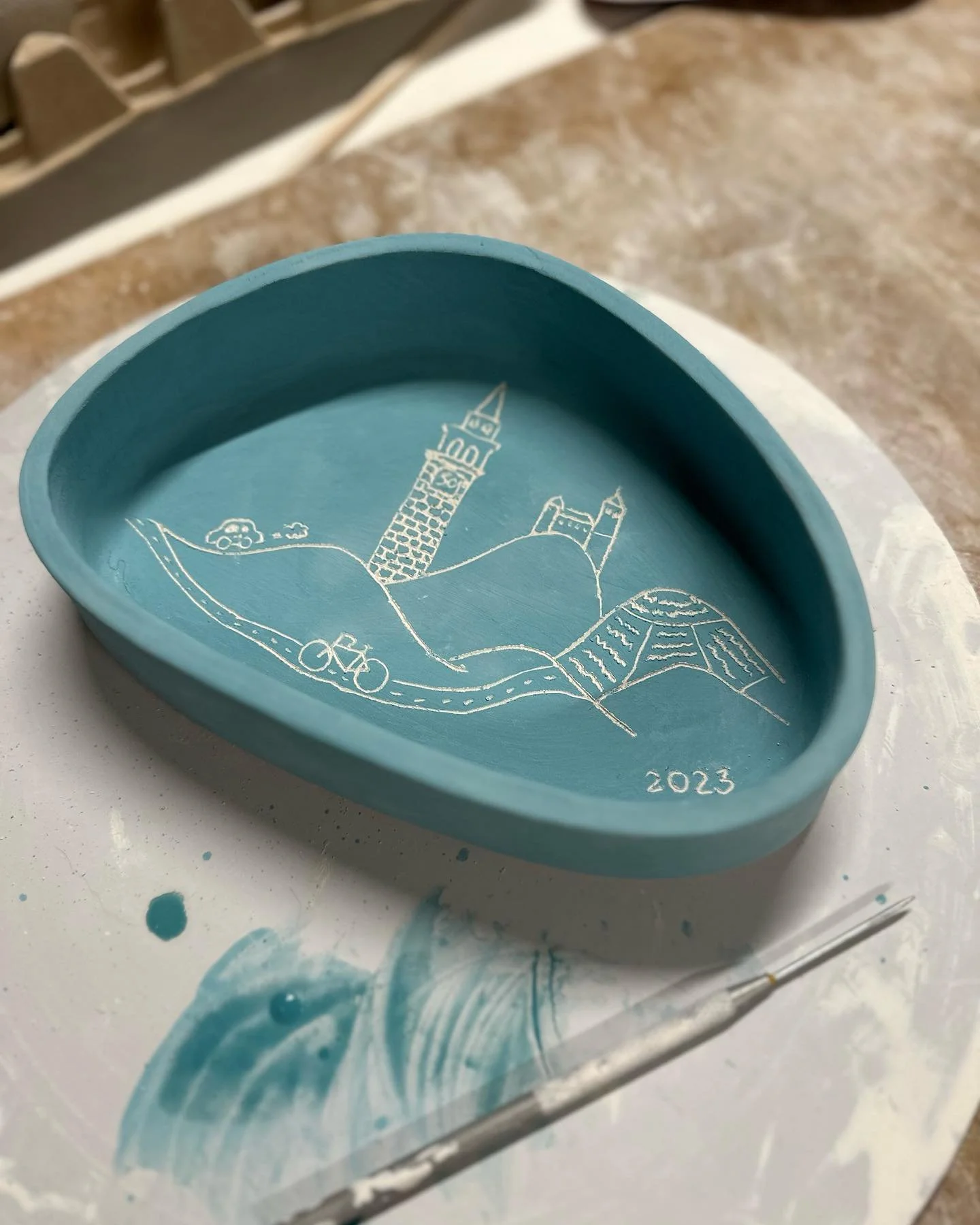 I don&rsquo;t like gifting things just for the sake of the occasion. I like it to have a sentiment and be something thought through..

Same goes for the ceramics I make. I enjoy making meaningful pieces.

So.. one of my fellow travellers on the recen
