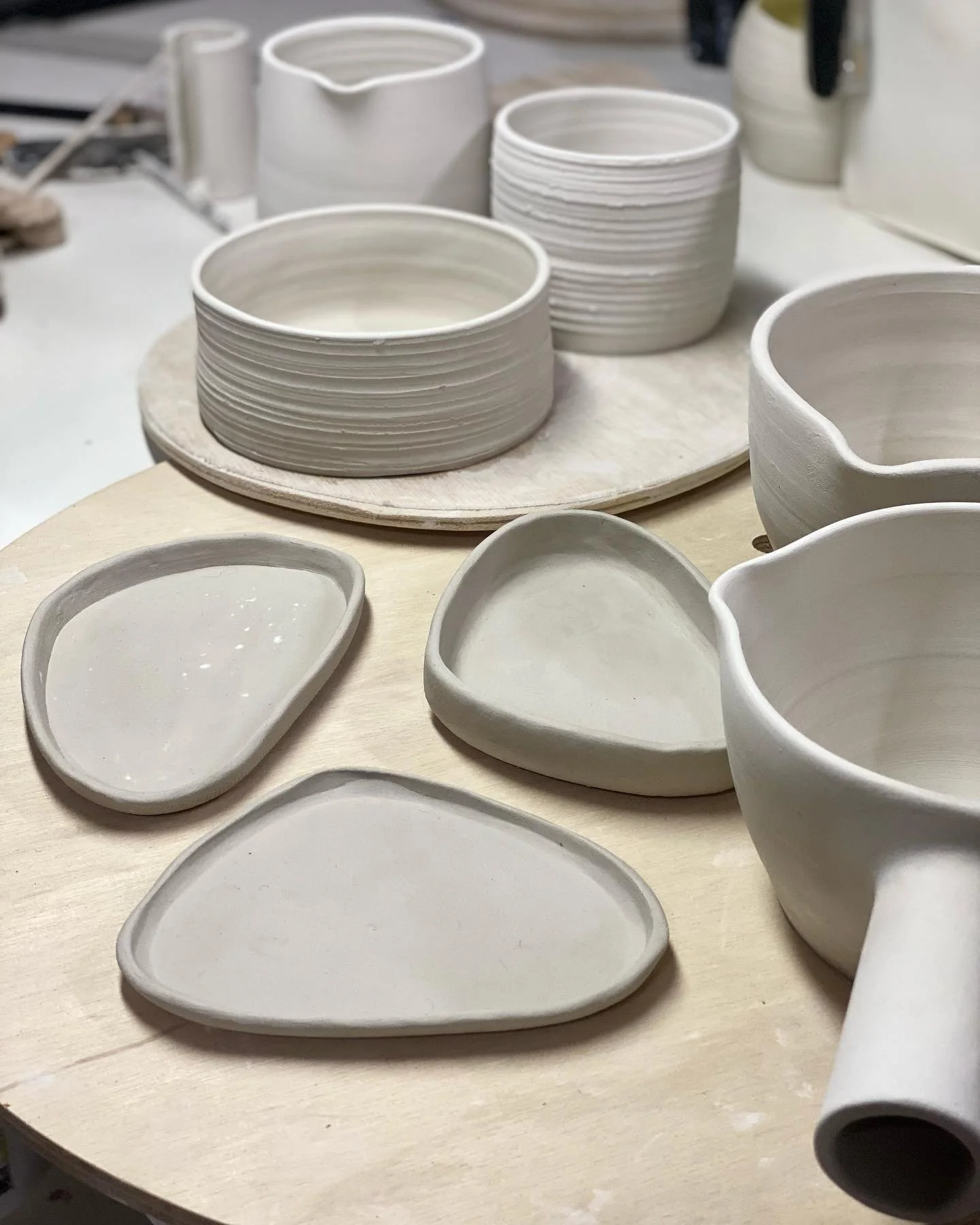 A fruitful weekend getting my clay on working on a private commission and finally starting to make some of the designs I&rsquo;ve had sitting in my mind&rsquo;s to-do for years..!

Better get back to work now tho.. 

How was your weekend? 

#weekendb