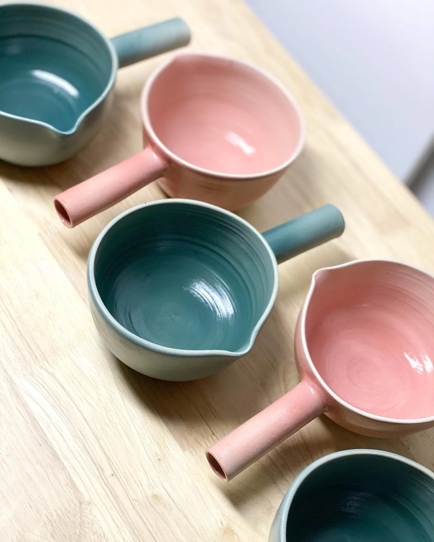 Looking through my feed there&rsquo;s always only occasionally that pop of colour..

Loving the colours of my matcha mixing bowls..!

Hope you get to spot them at the tea house soon..! ☺️

#pinkceramics #greenceramics #matchamixingbowl #ceramicswithh