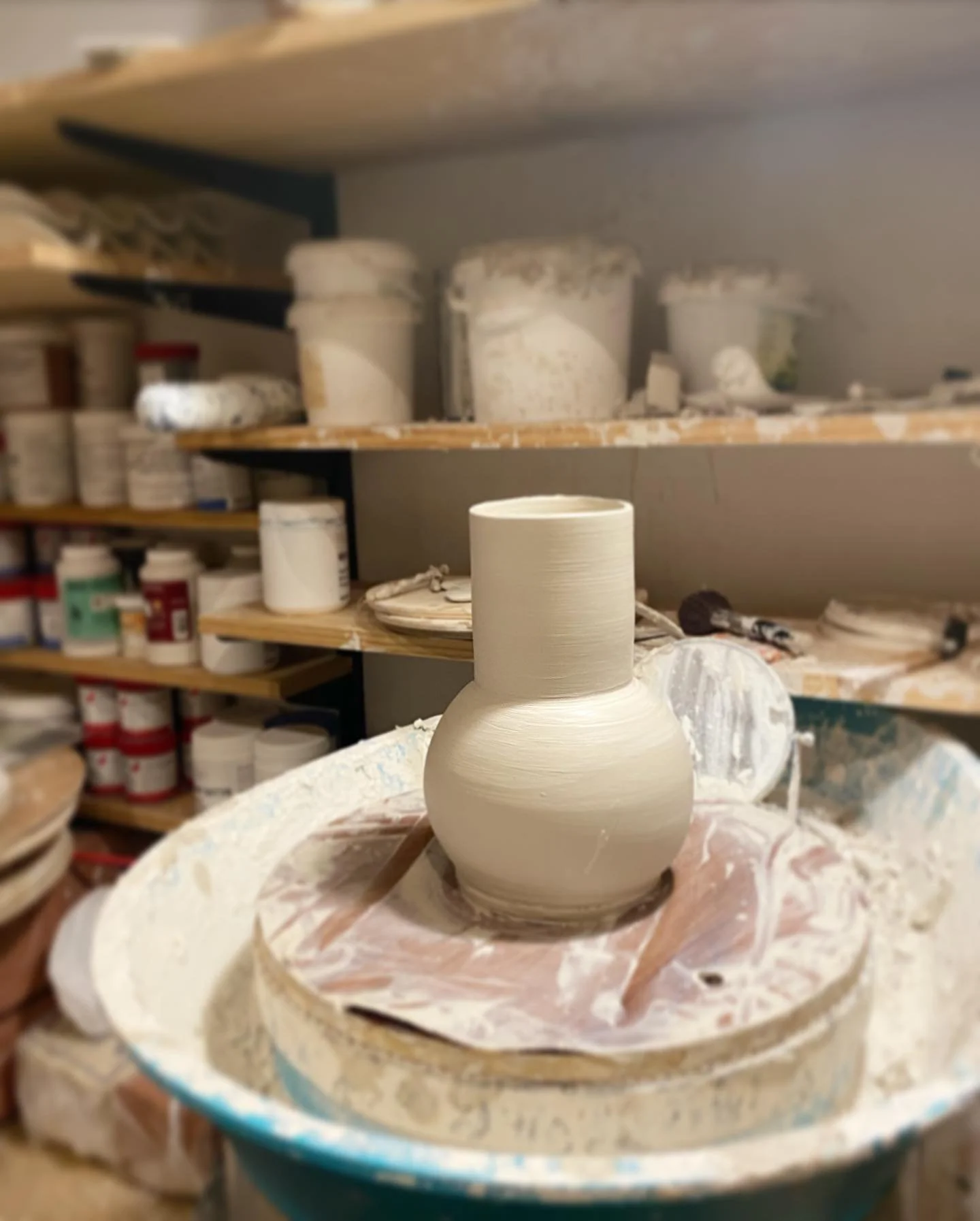 Exploring larger vessels for a potential collab/feature...

Yay or nay?

#vessels #ceramicvessels #ceramicvases #ceramics #handmade #wheelthrown