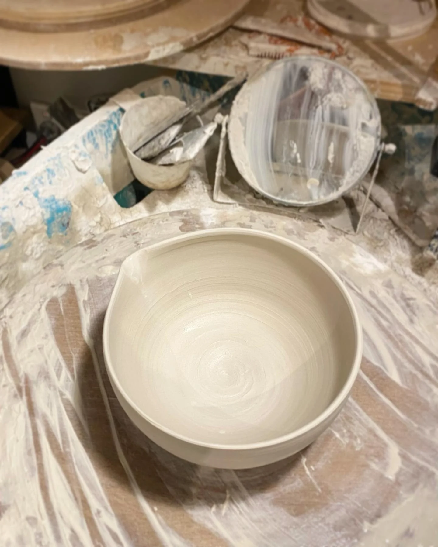 Prototyping a matcha mixing bowl for a prospective order...

Been too long since I sat at the wheel. I have missed the calm and serenity into the night just on my own with my hands, clay and my thoughts..

#serenity #matchabowl #matchamixing #mixingb