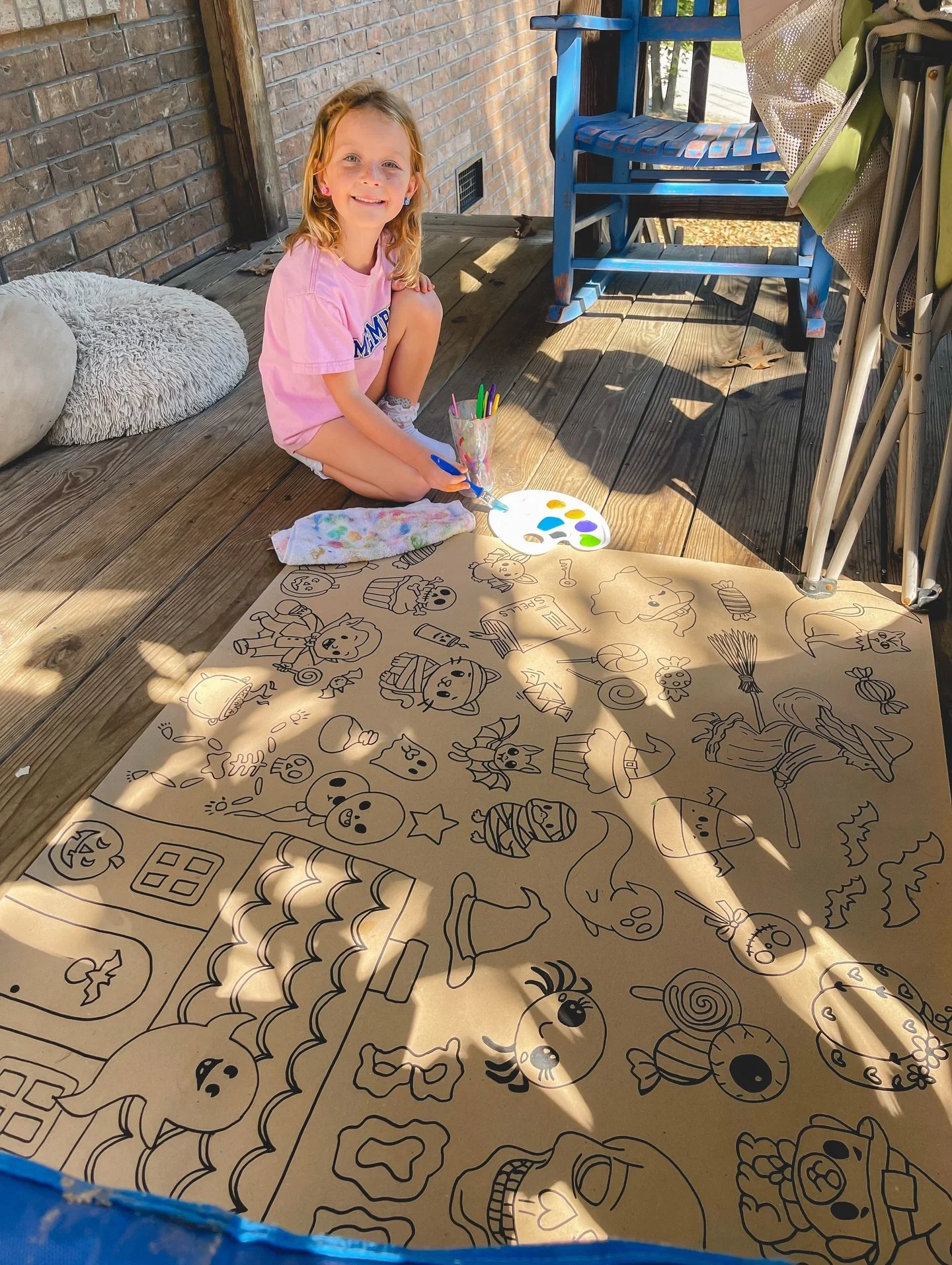 I&rsquo;m fully booked for October, but these make such a cute idea for Thanksgiving week or winter break when boredom strikes. 🍂❄️ Trust me&hellip; this will keep them entertained way longer than you think!

🎨✨ These giant coloring banners are the