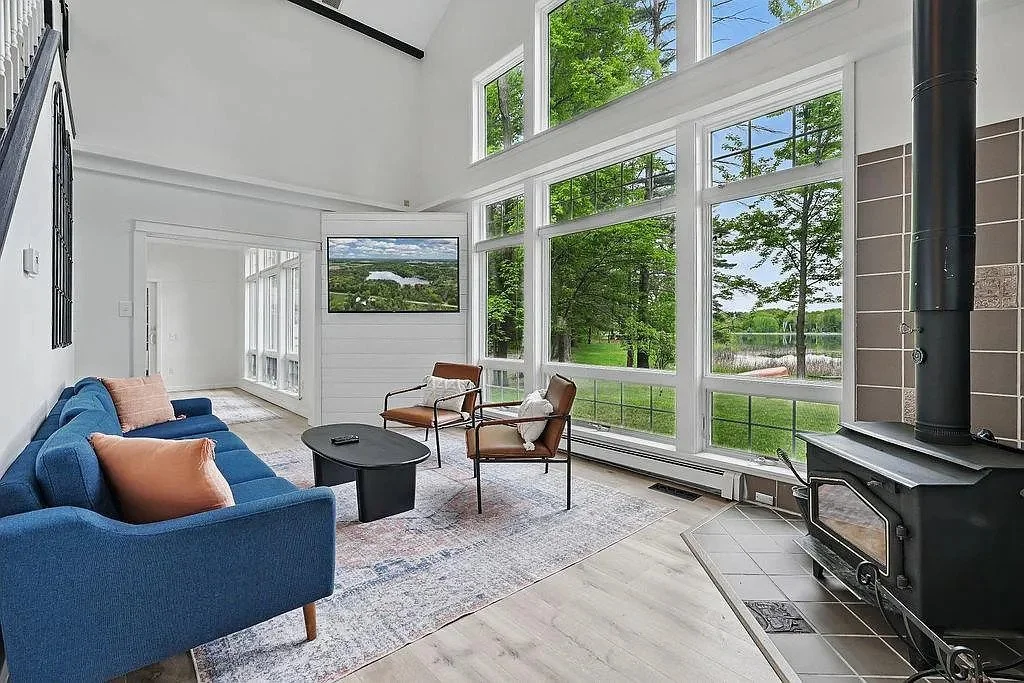 Cozy Living room with fireplace and lake view