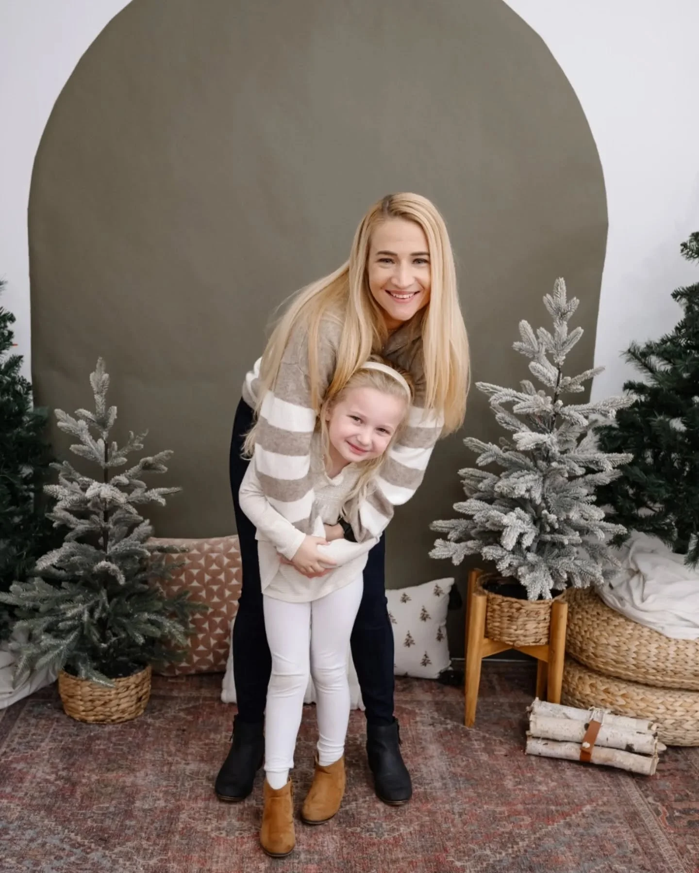 The best part of holiday sessions? The joy you can&rsquo;t pose.

Simple moments.
Real connection.

A reminder that these are the chapters worth remembering. 🤍