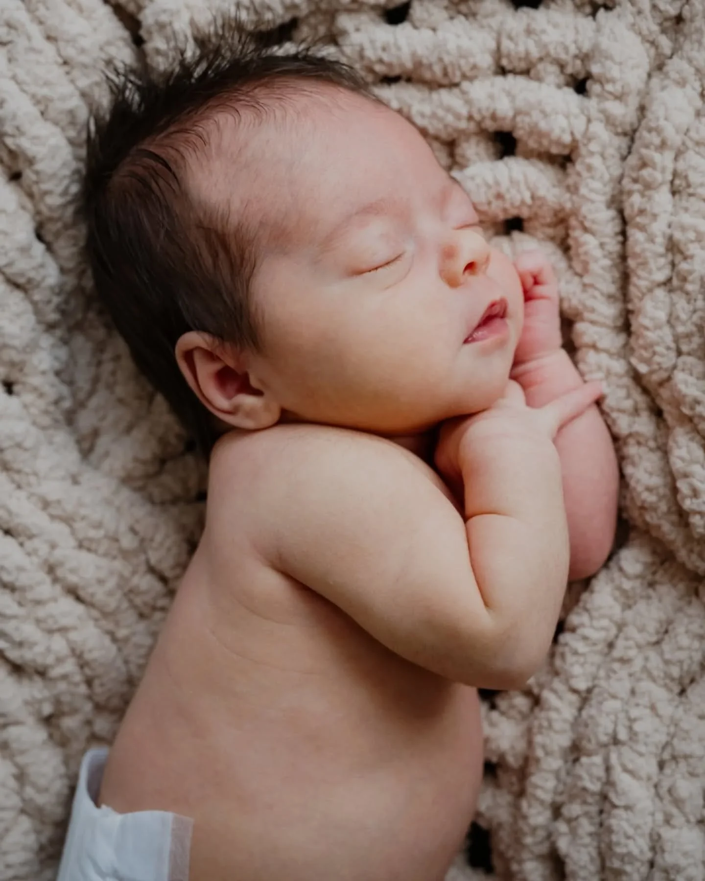 The beginning of your next chapter. 

These days are tender.
A little blurry.
And unlike anything you&rsquo;ve experienced before.

You&rsquo;re learning your baby.
Learning yourself in this new role.
Learning what life looks like now.

Your newborn 