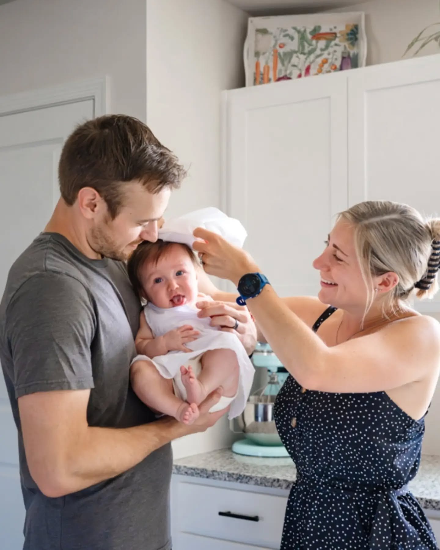 Your family already has a story worth photographing.

The routines you've learned to navigate with a baby on your hip. The laughter you and your partner share in the middle of everyday life.

It doesn't always have to be perfectly planned or an extra