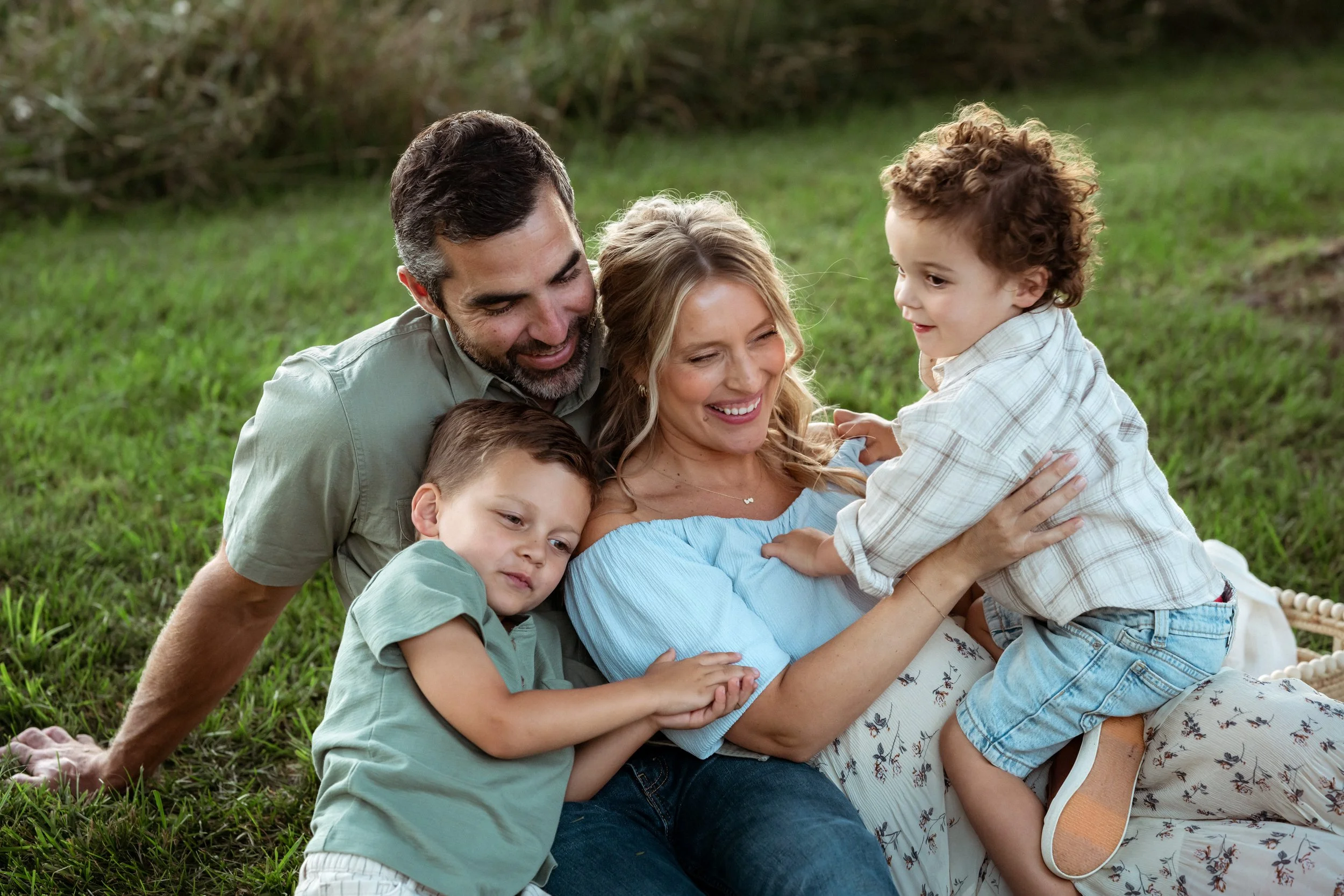 rochester-ny-family-photographer-outdoor-storytelling-session-1.jpg
