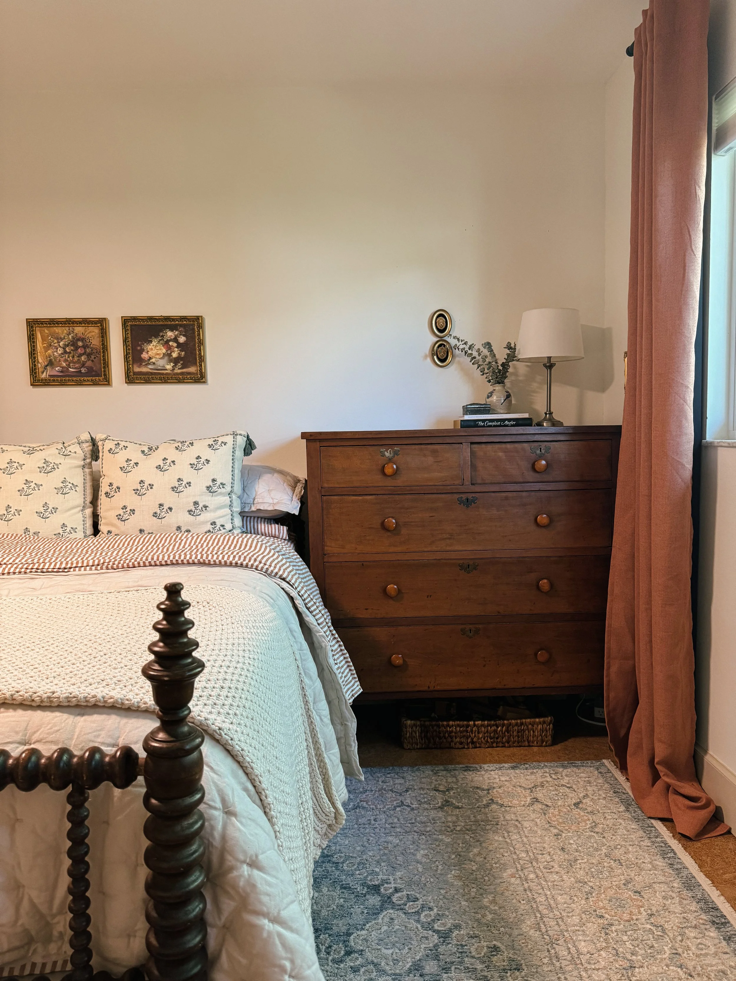 7 Simple Touches That Make a Guest Bedroom Extra Comfy