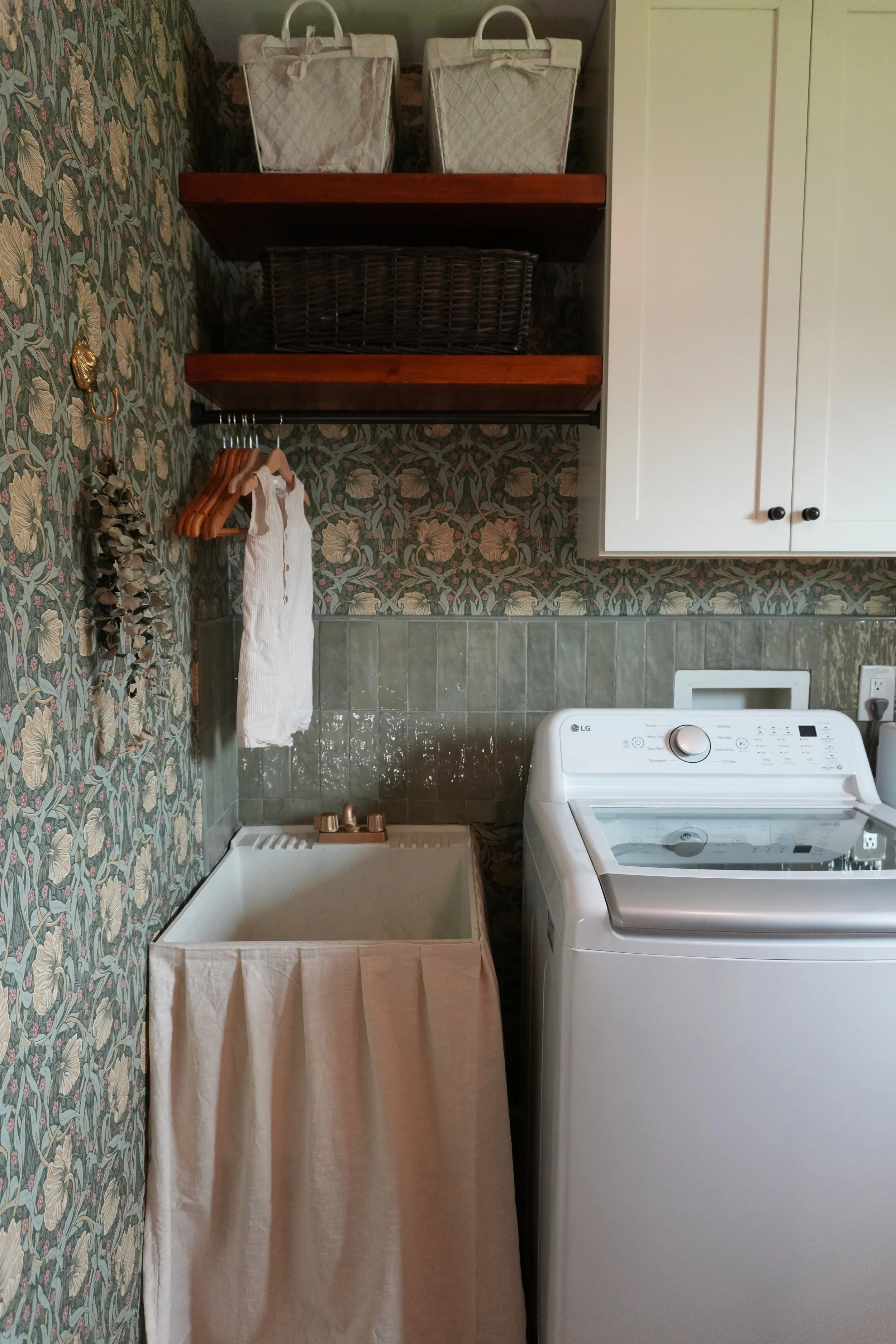 How to tile a Backsplash (from a novice who successfully tackled two!)