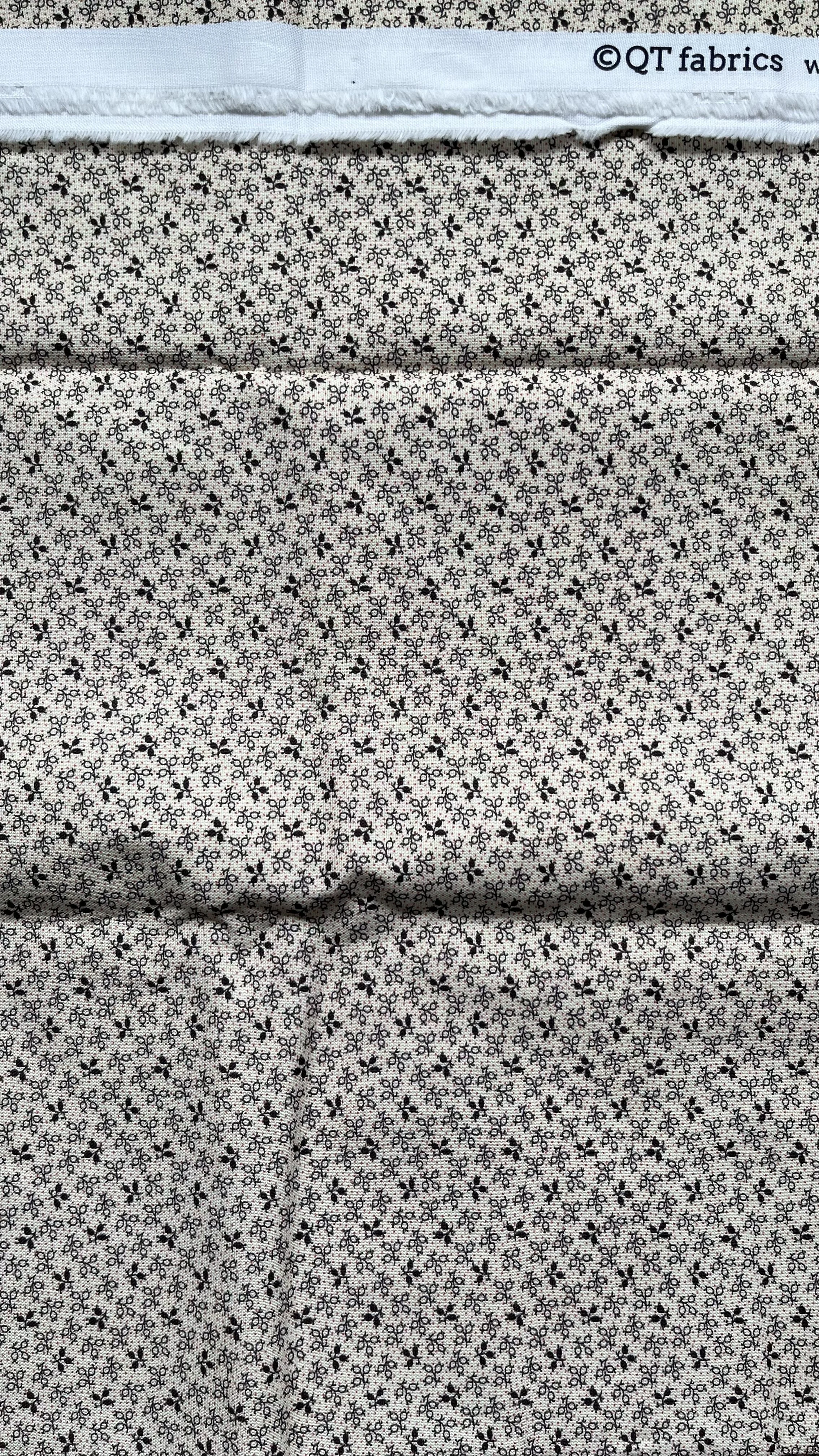 QT Fabrics Creamy Small print (2yd Cuts)