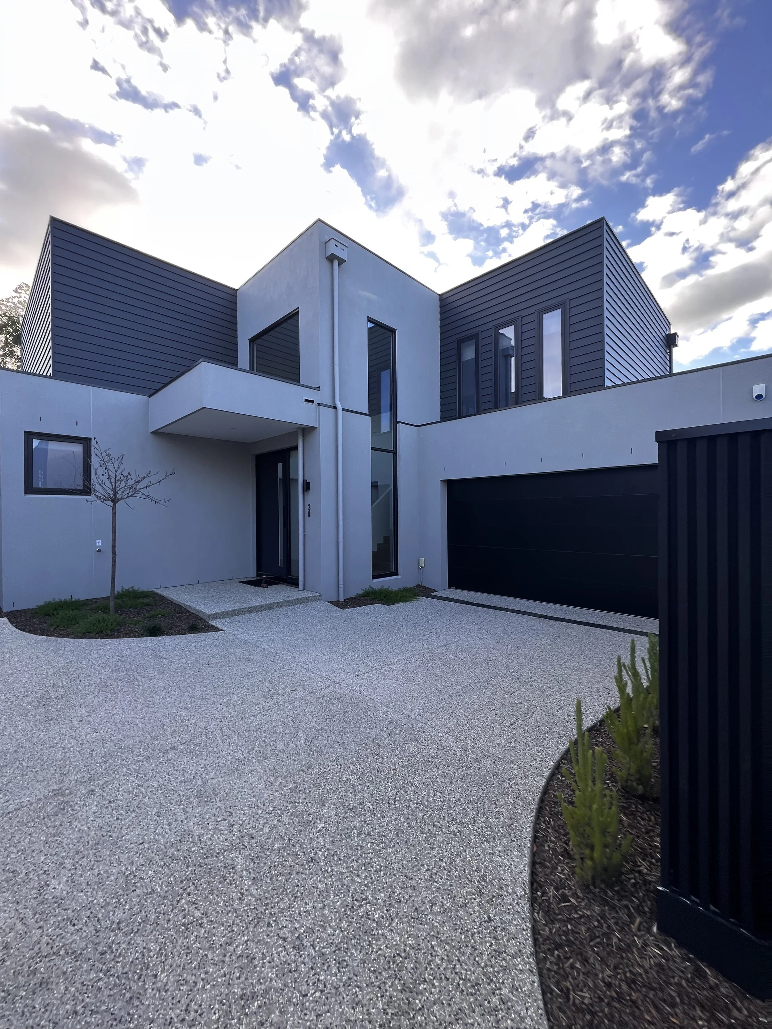 JAMES HARDIE LINEAR WEATHERBOARDS AND HEBEL POWER PANEL 