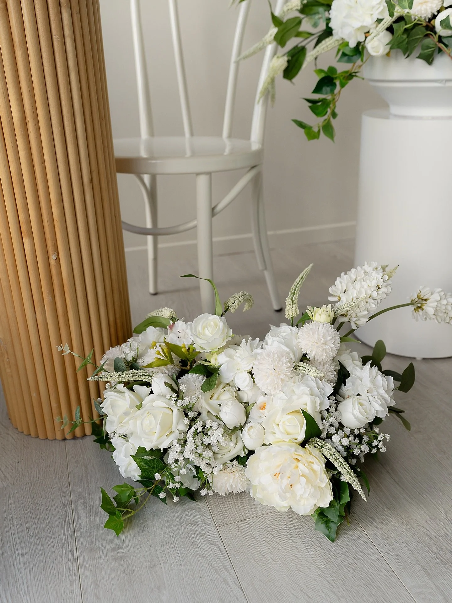 The perfect addition to elevate your signage or aisle d&eacute;cor 🤍 Enquire now to bring your dream florals to life. ☁️✨