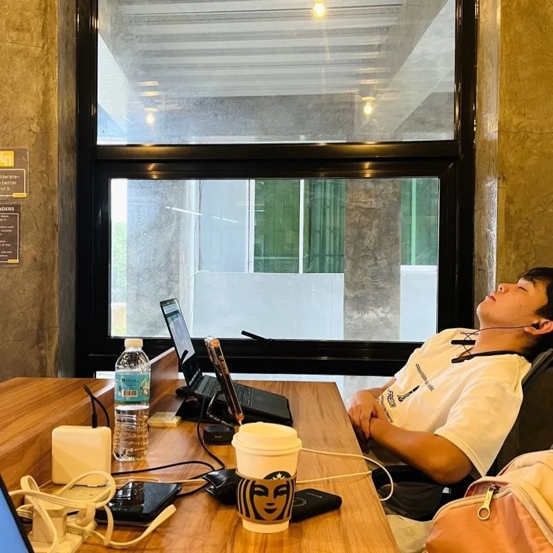 Freelancing can be isolating. Admit it.
But thanks to coffee shops and coworking spaces, you get to meet people like you. People who understand that working from home alone every single day isn&rsquo;t exactly great for your health.

I want to yap th