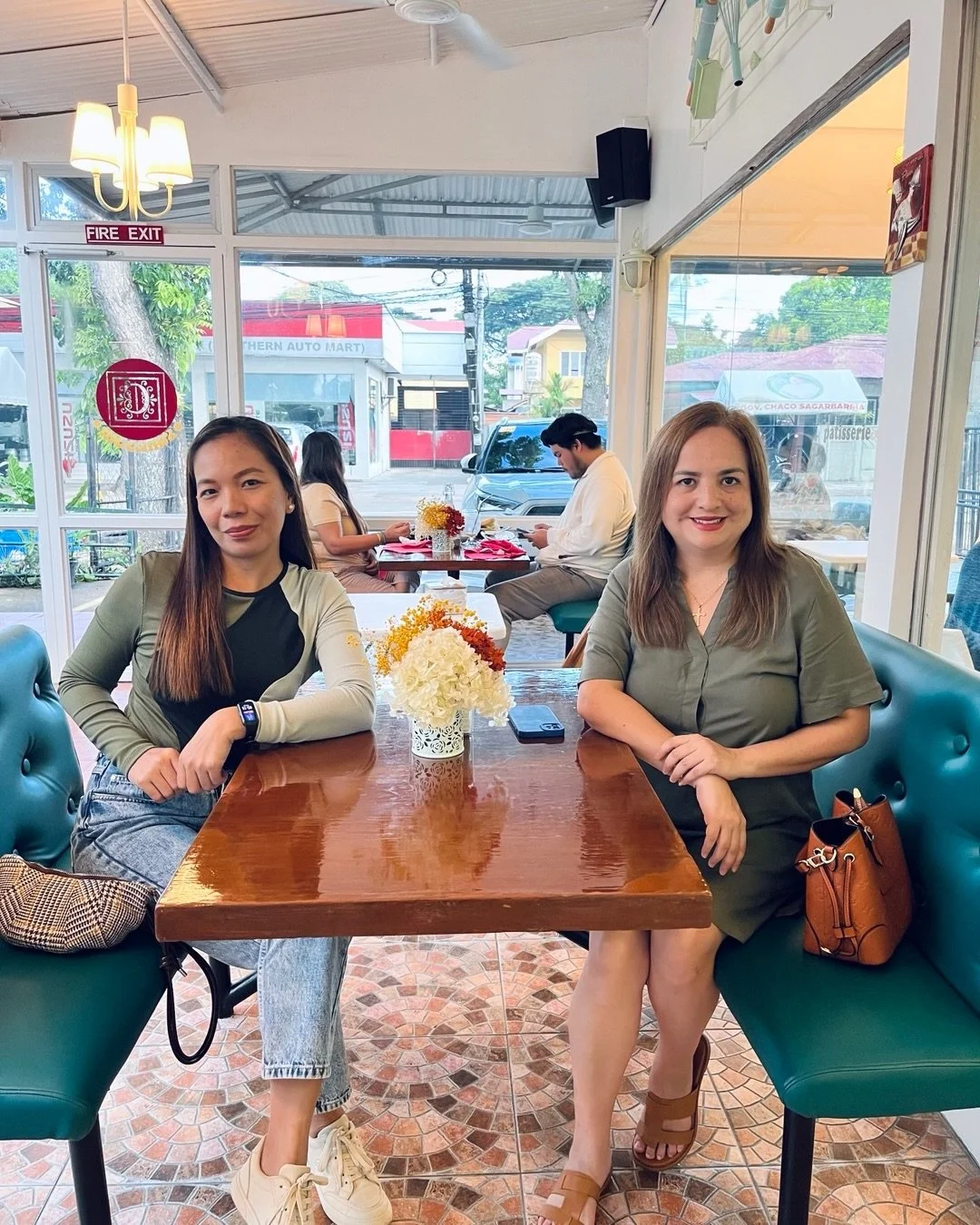 This dinner has been three years overdue. 🫶

We contracted for the same company as remote resume writers for three years&mdash;and didn&rsquo;t realize we were neighbors the whole time until recently.

What a small world. And it's amazing that I now