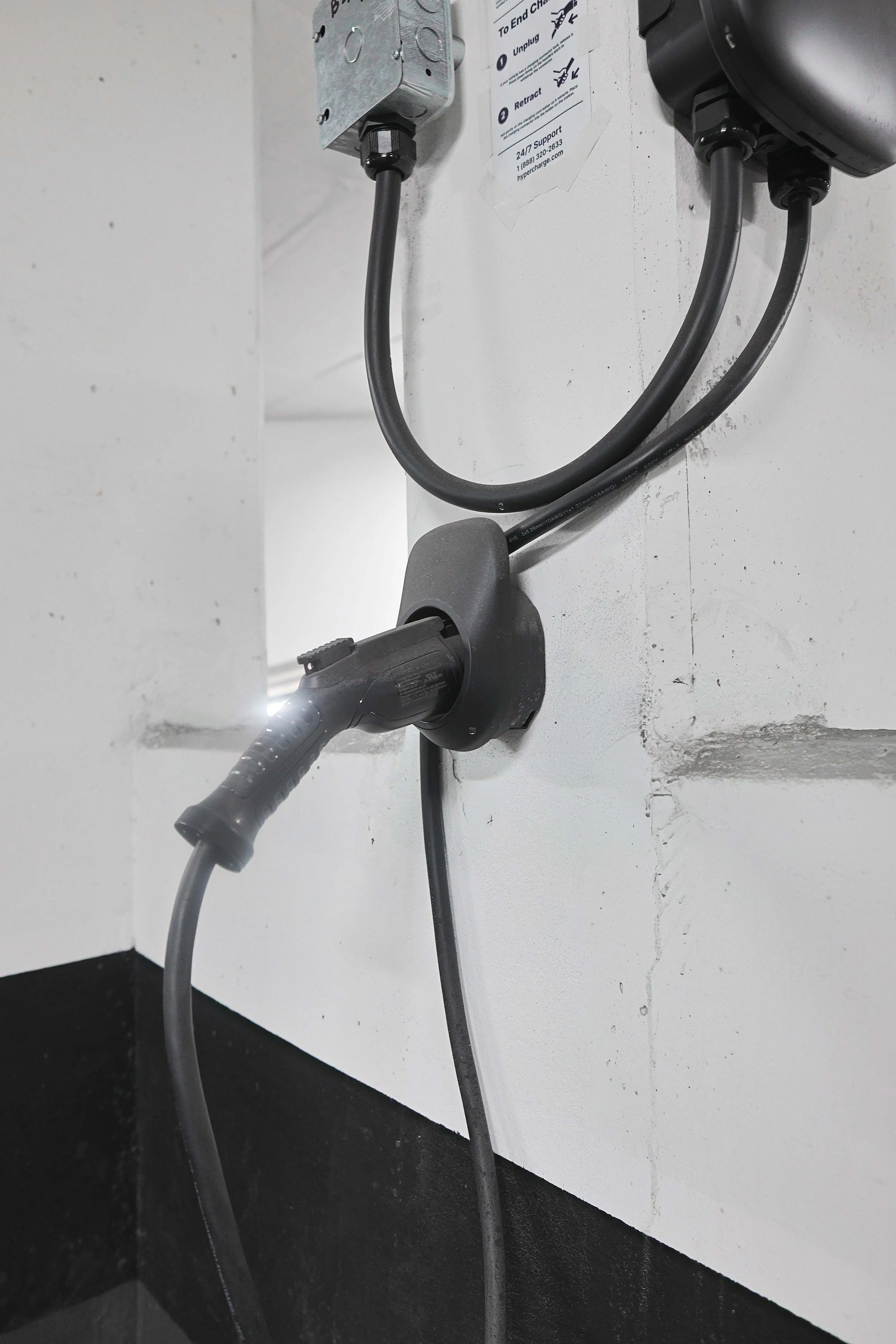 toronto-commercial-electricians-car-charger-toronto-2.jpg