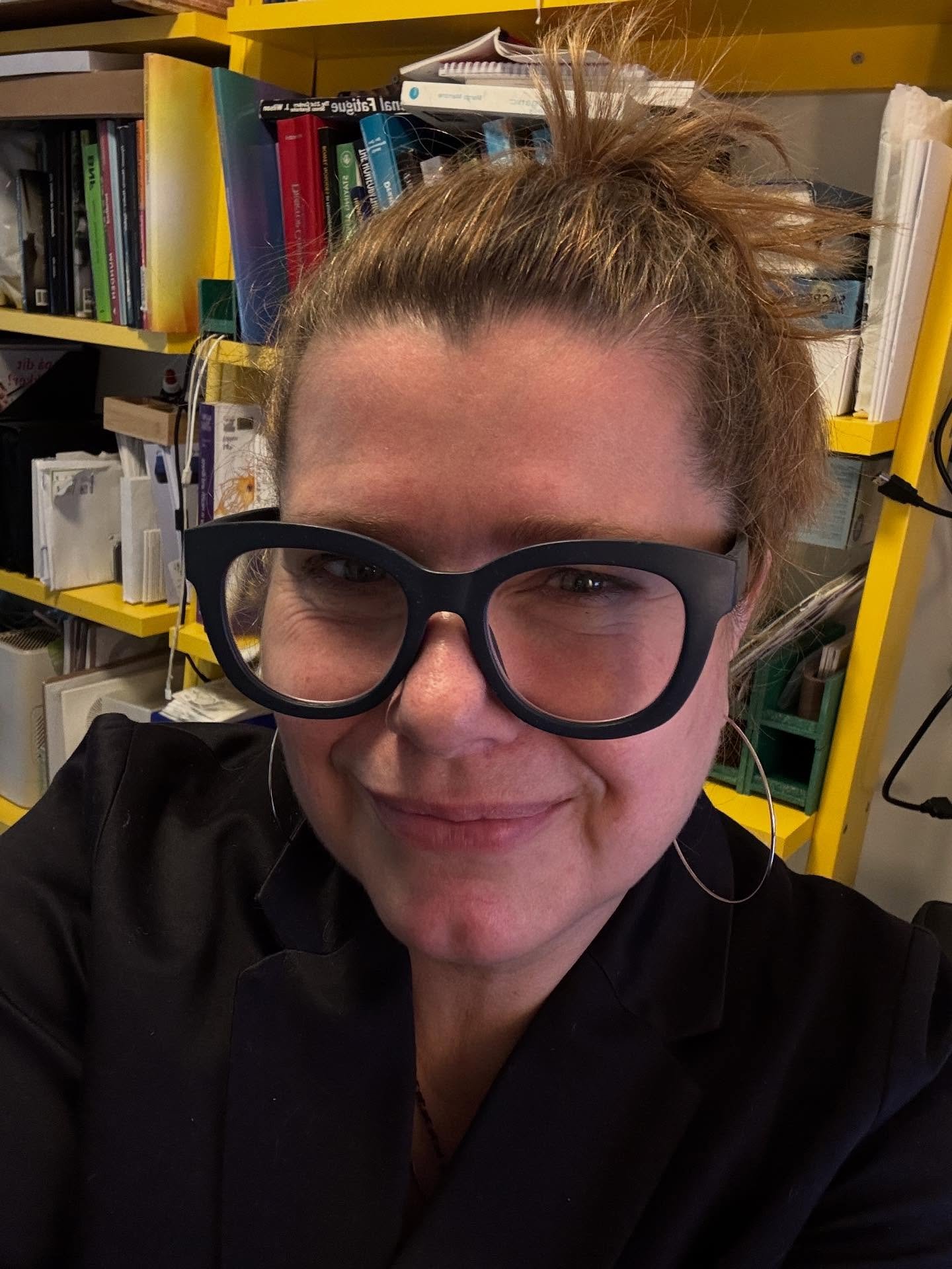 Nogen gange m&aring; man bare tage et &oslash;jeblik i stilhed og med sig selv og med sin skaber. I dag har jeg h&oslash;rt taknemmeligheden flyde ud af min zoom m&oslash;de. En patient med akut og buldrende angst, fik det markant bedre efter ganske 