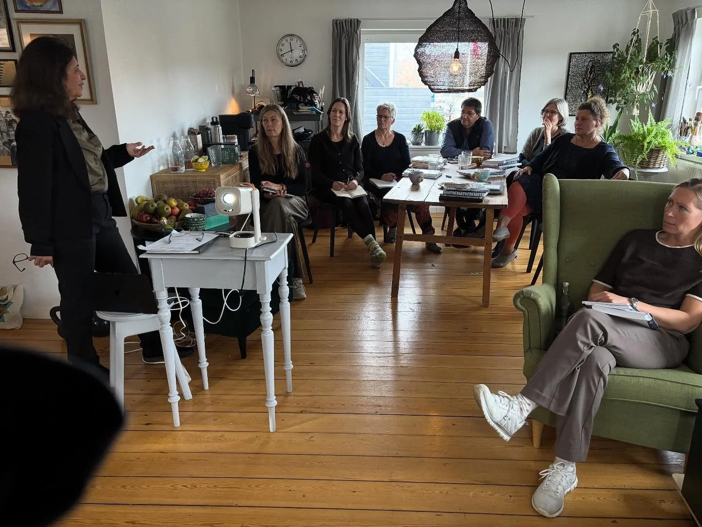 1000 tak til alle jer sk&oslash;nne sj&aelig;le der kom til Banerji workshop i dag 🙏🏼❤️ Det er altid en forn&oslash;jelse at v&aelig;re i selskab med Nimisha Parekh - og selvf&oslash;lgelig de nysgerrige og positive deltagere! Sikken en dag med vid